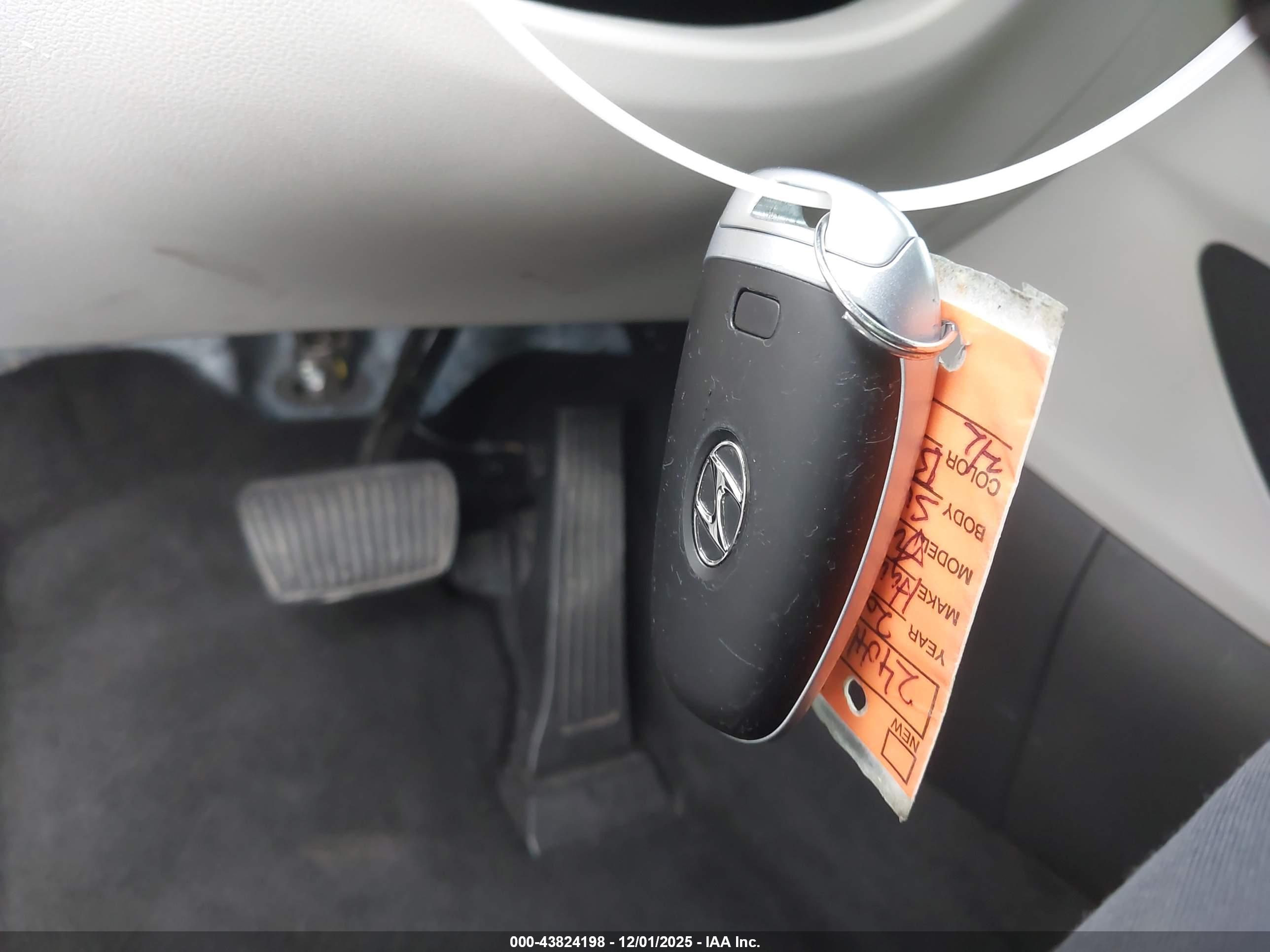 HYUNDAI TUCSON image 11
