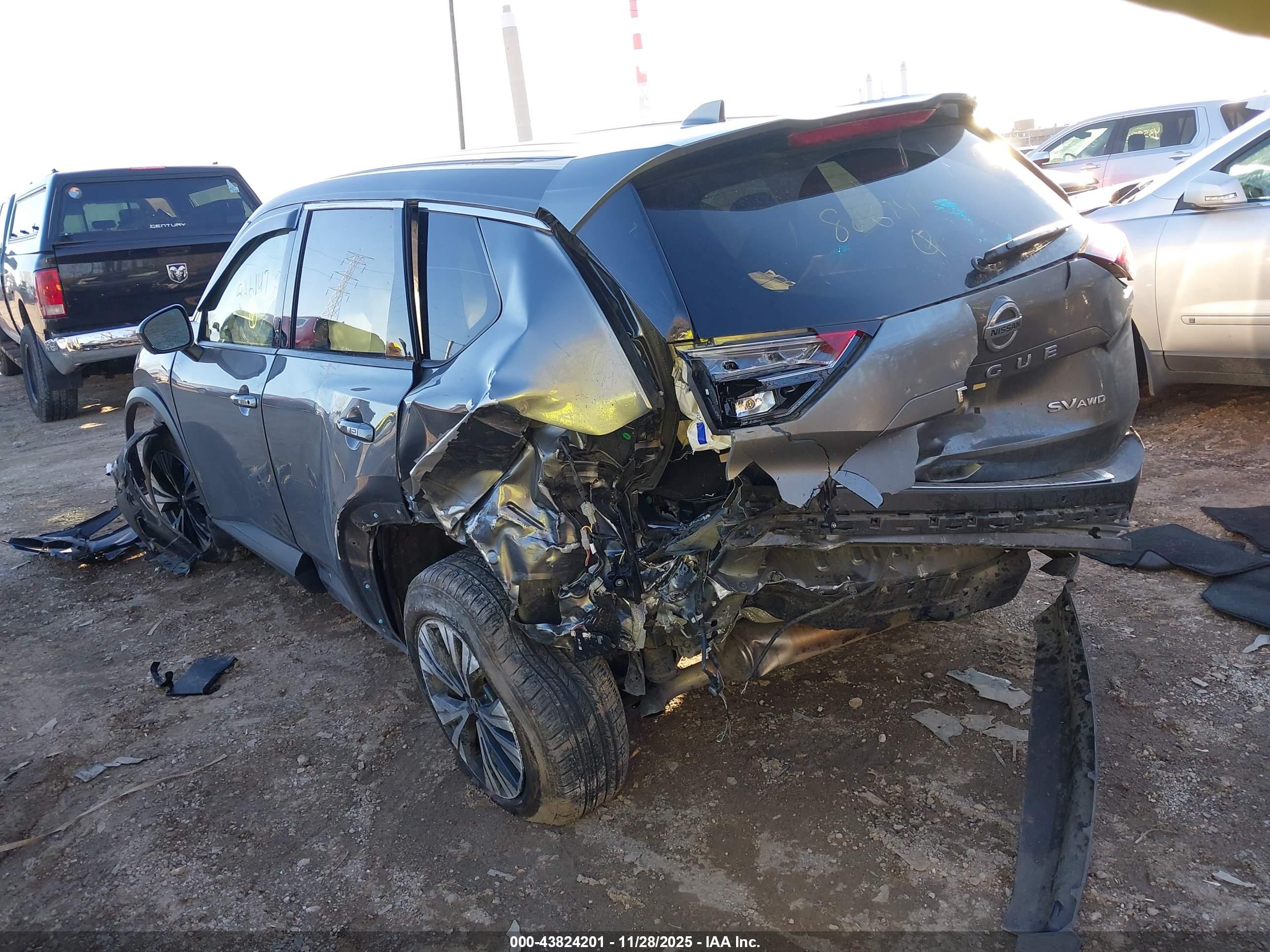 NISSAN ROGUE image 3