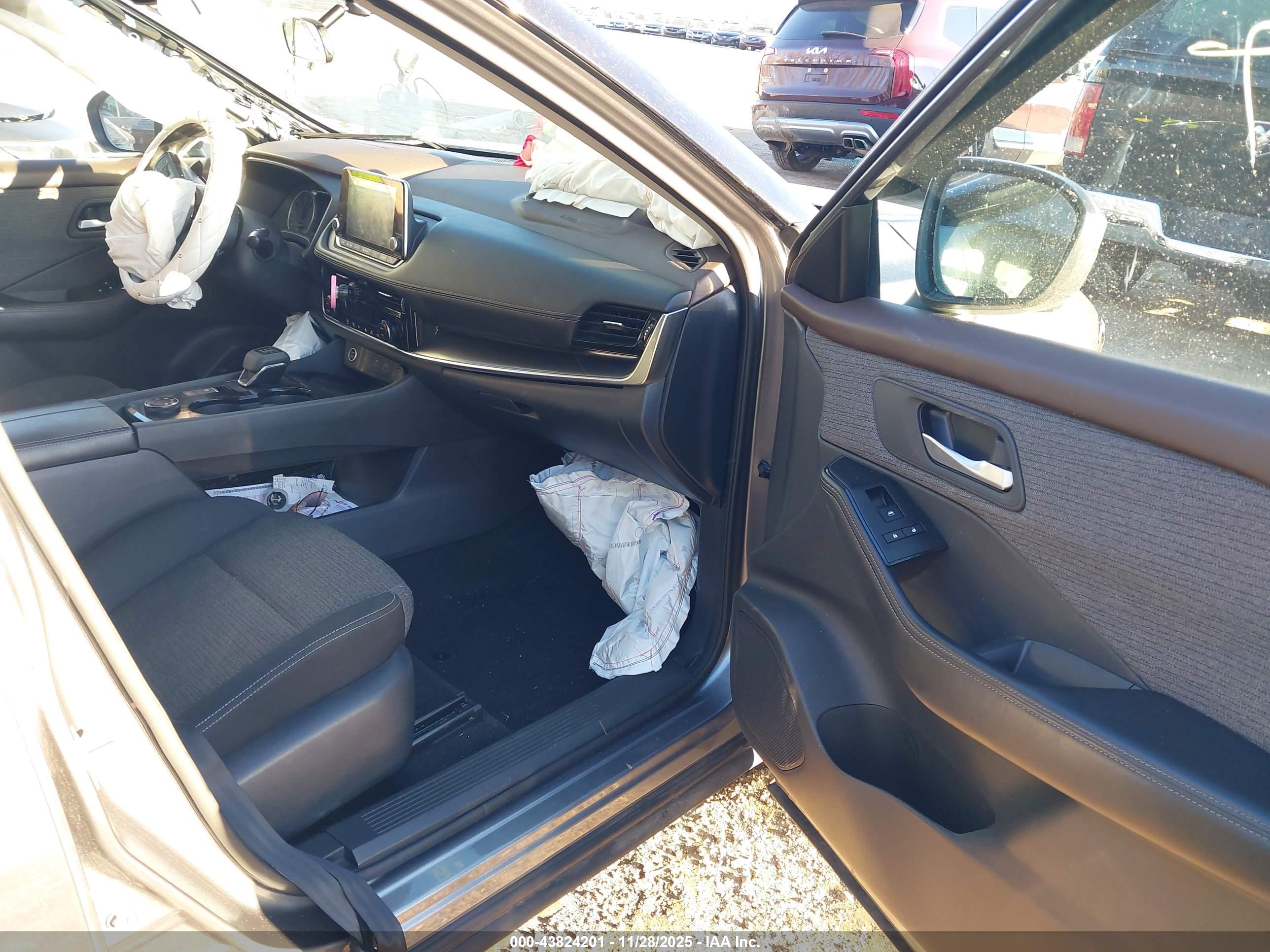 NISSAN ROGUE image 5