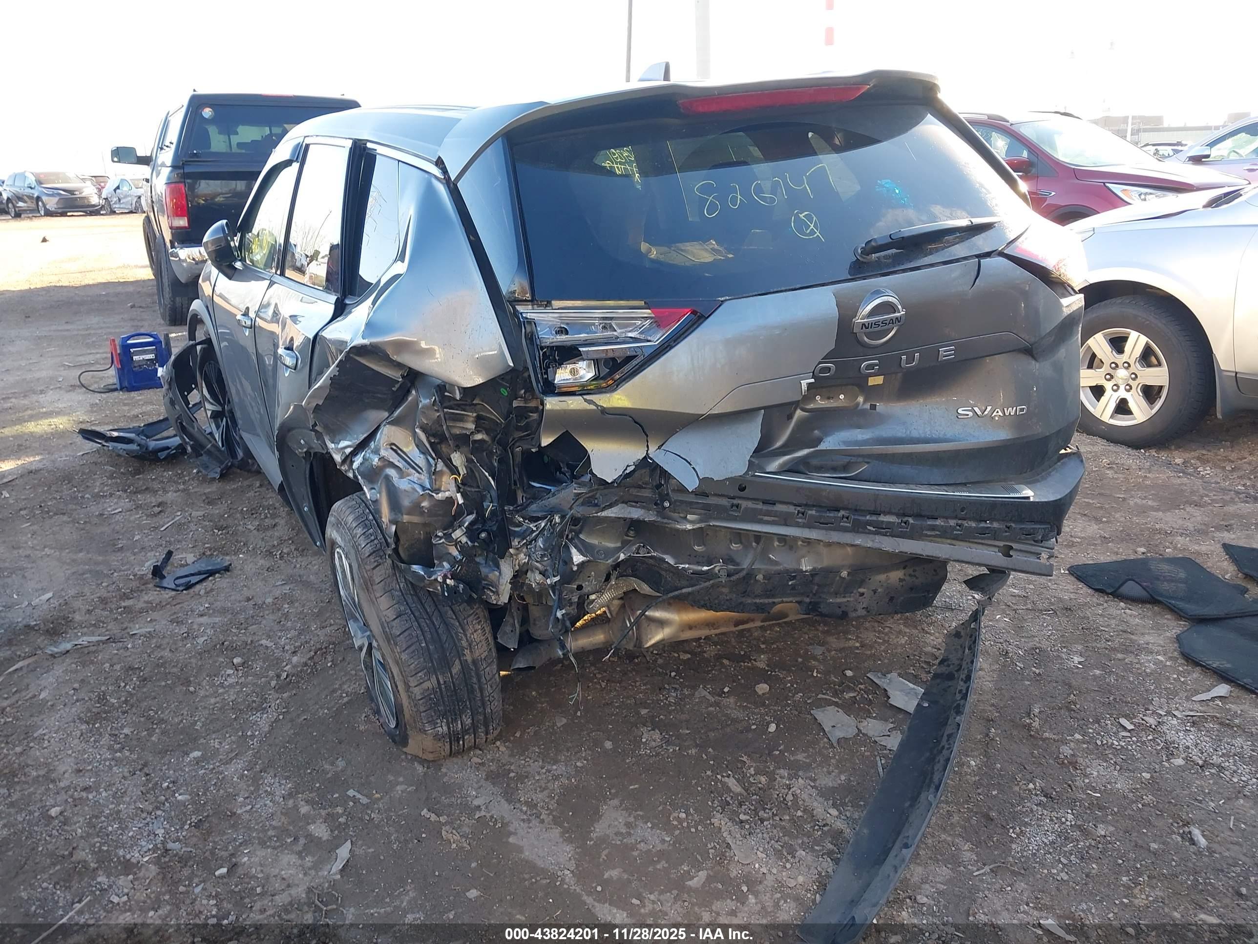 NISSAN ROGUE image 6