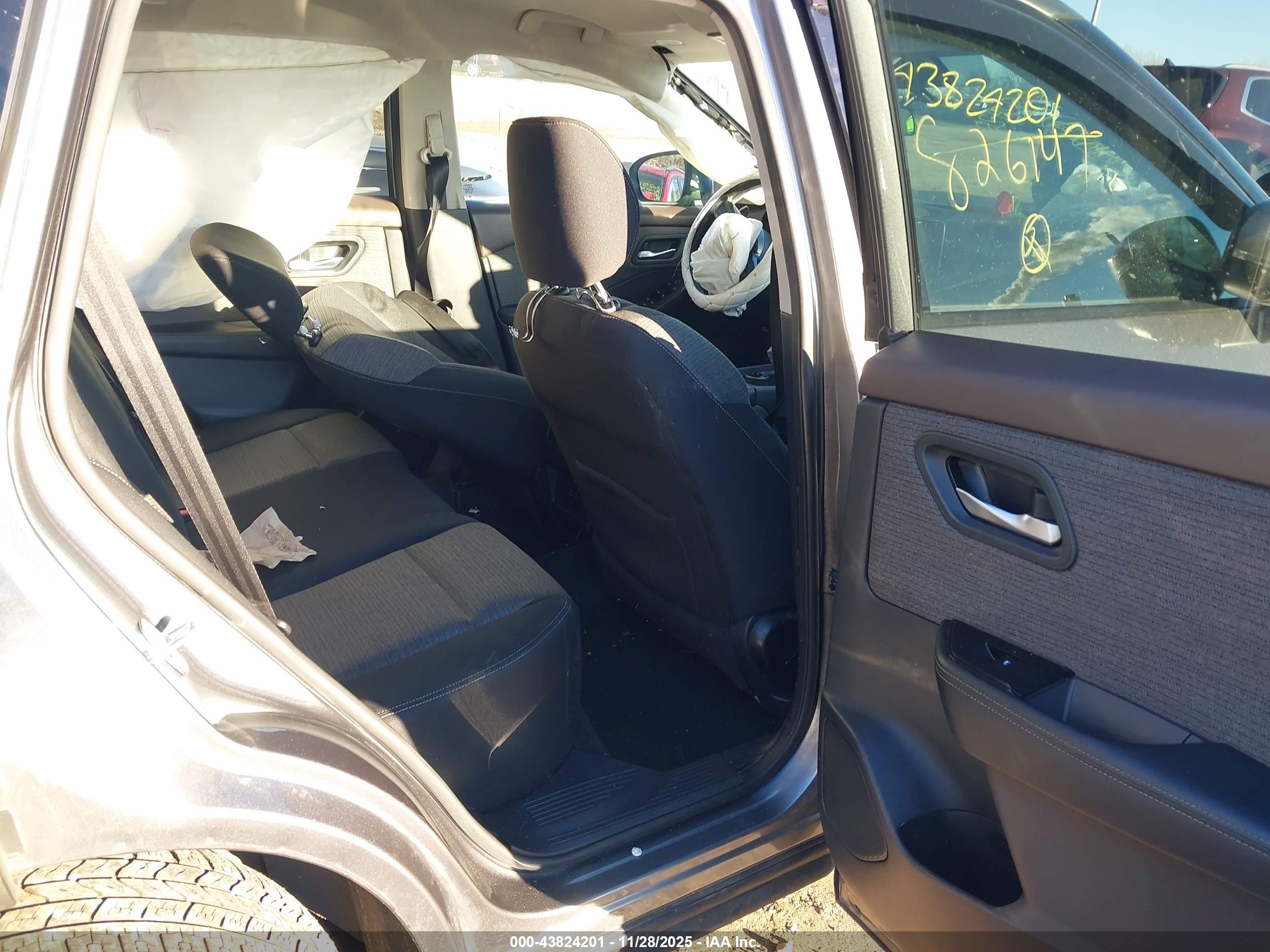 NISSAN ROGUE image 8