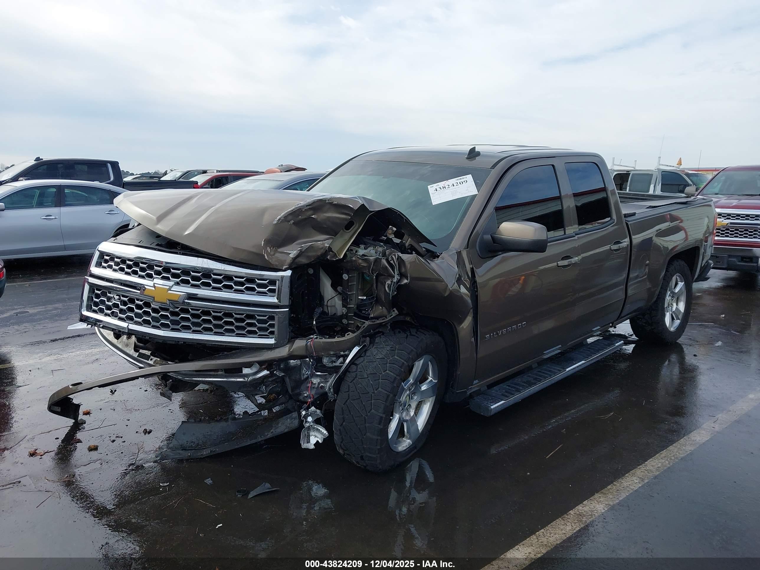 CHEVROLET SILVERADO image 6