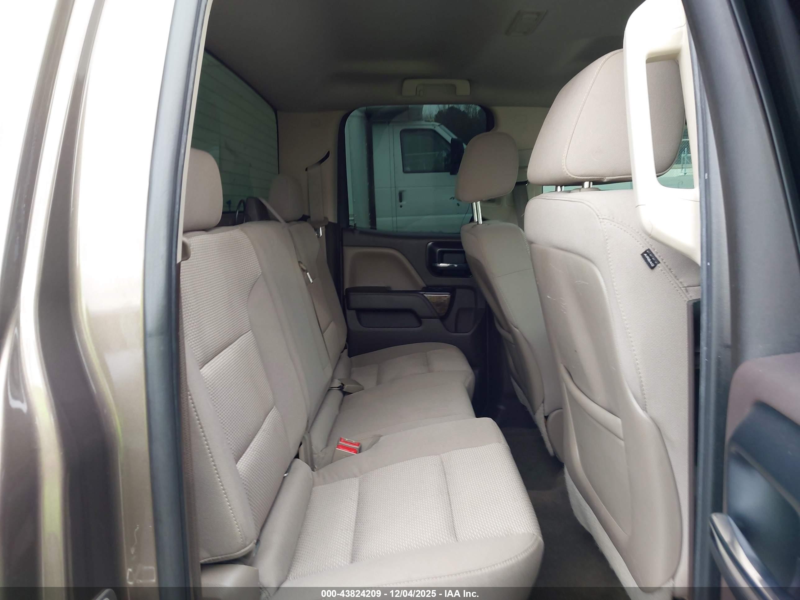 CHEVROLET SILVERADO image 8