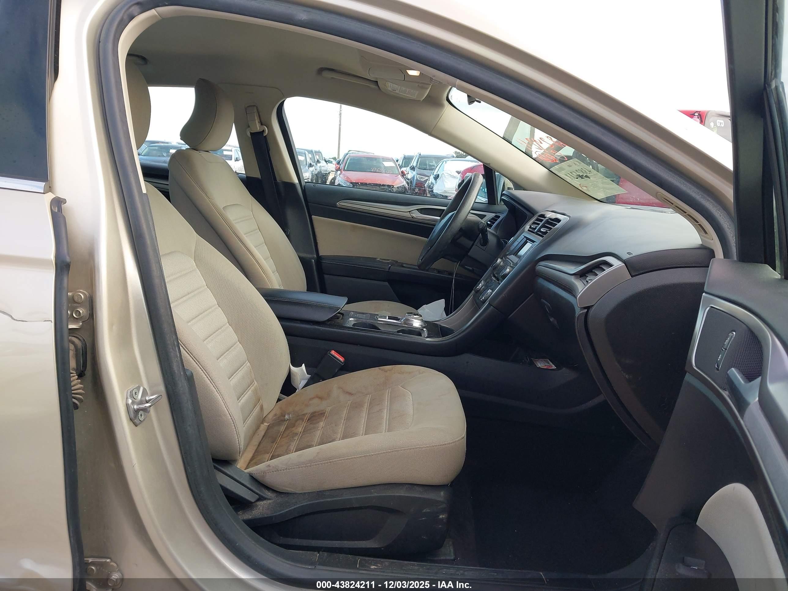 FORD FUSION image 5