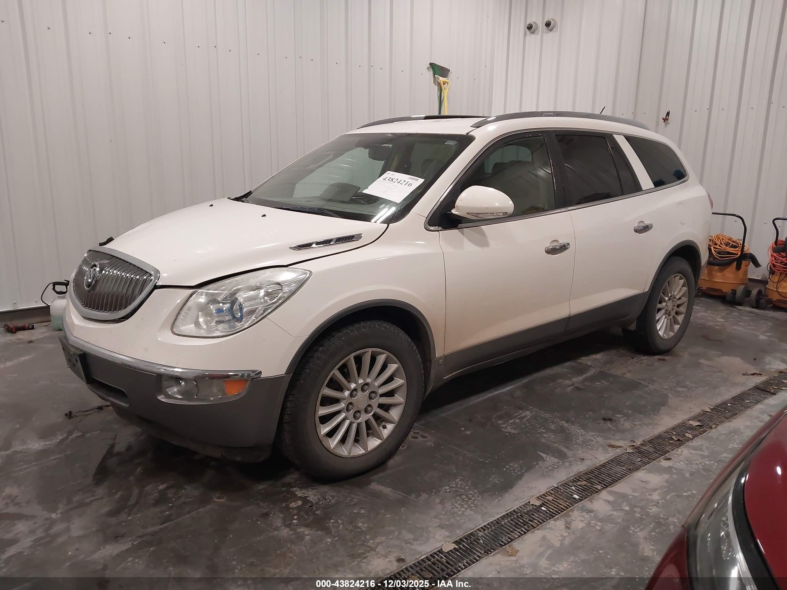 BUICK ENCLAVE image 2