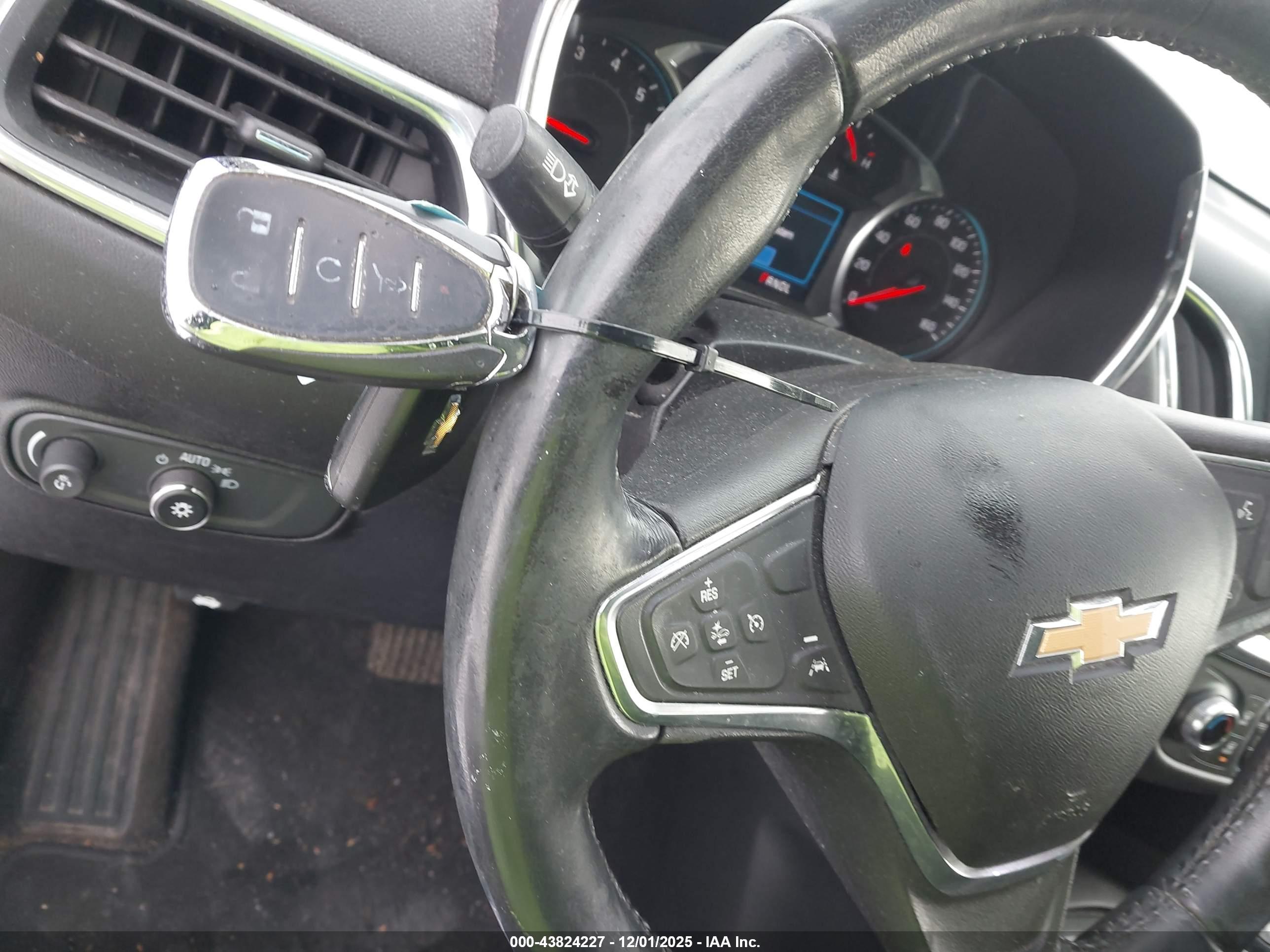 CHEVROLET EQUINOX image 11