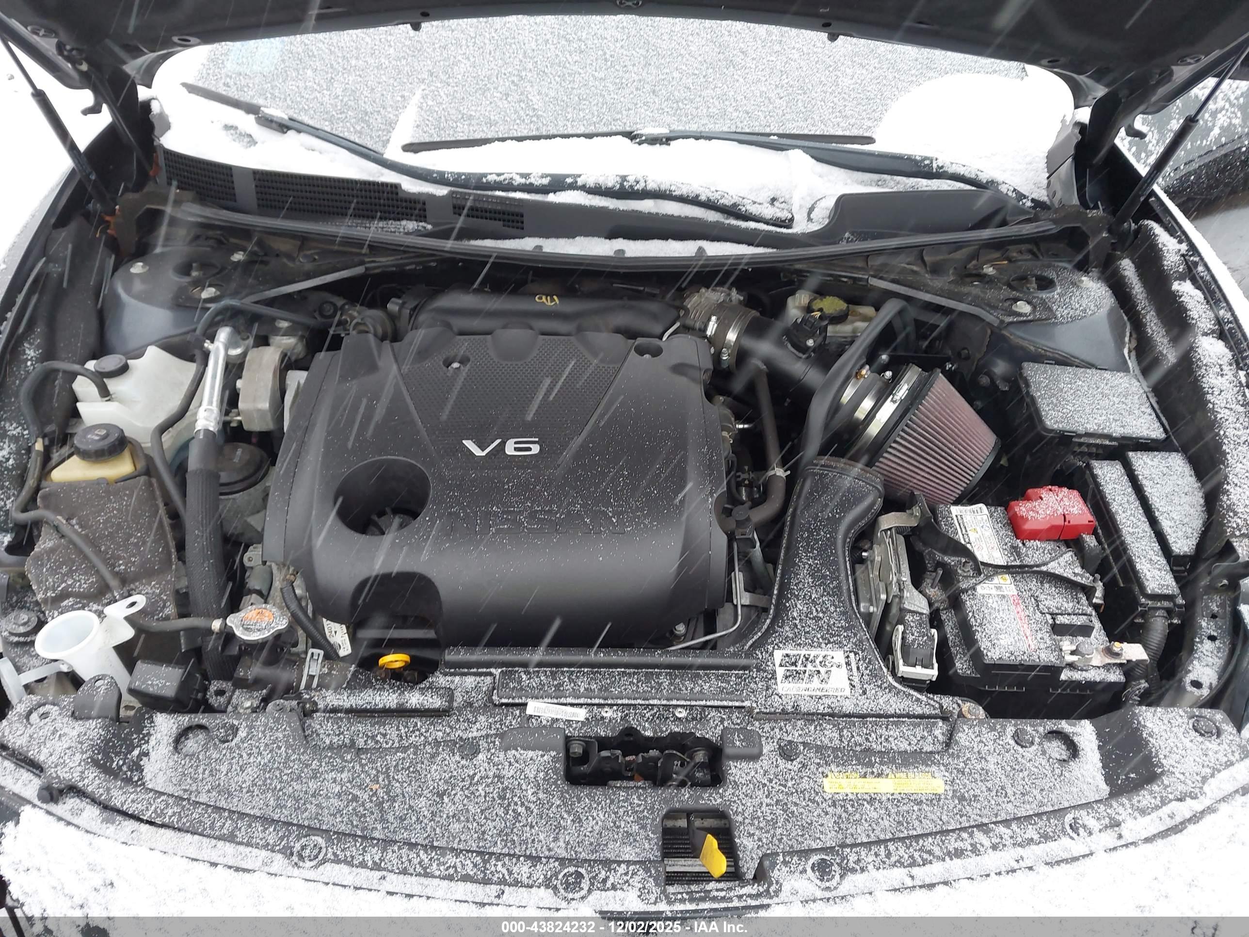 NISSAN MAXIMA image 10