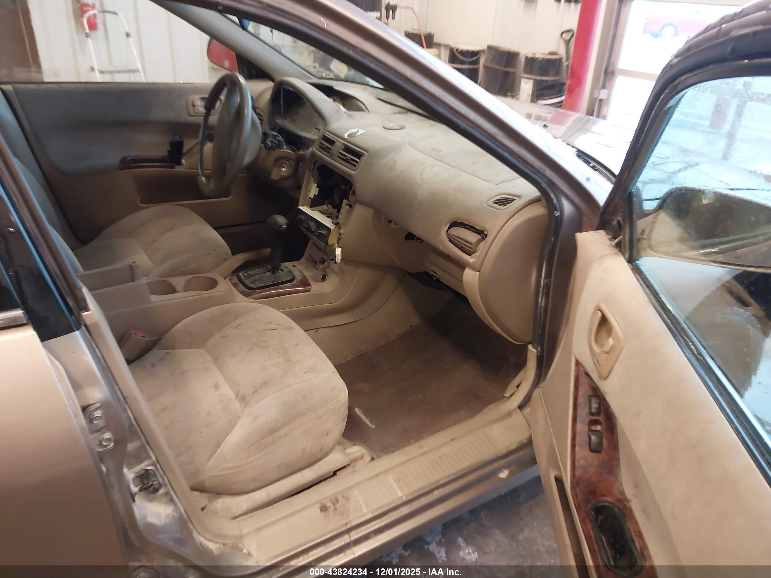 MITSUBISHI GALANT image 5