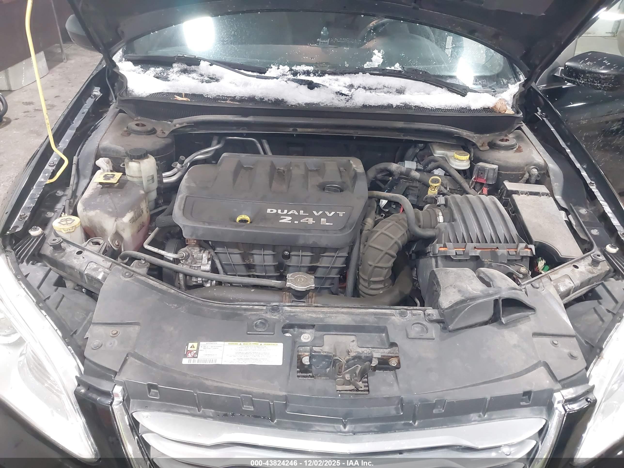 CHRYSLER 200 image 10