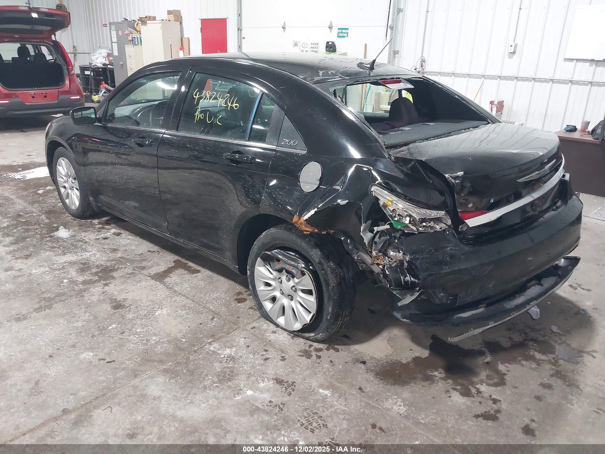 CHRYSLER 200 image 3
