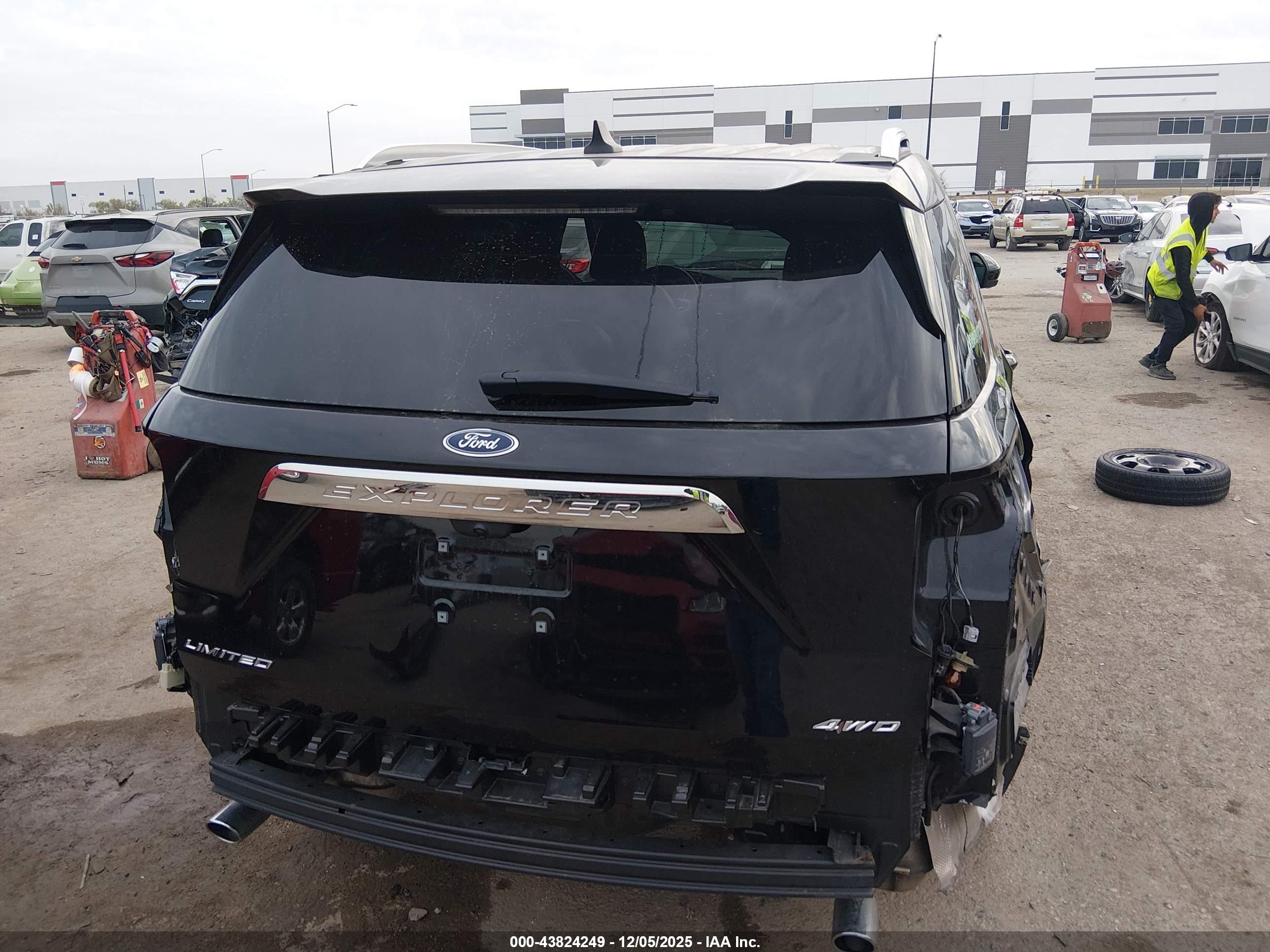 FORD EXPLORER image 6