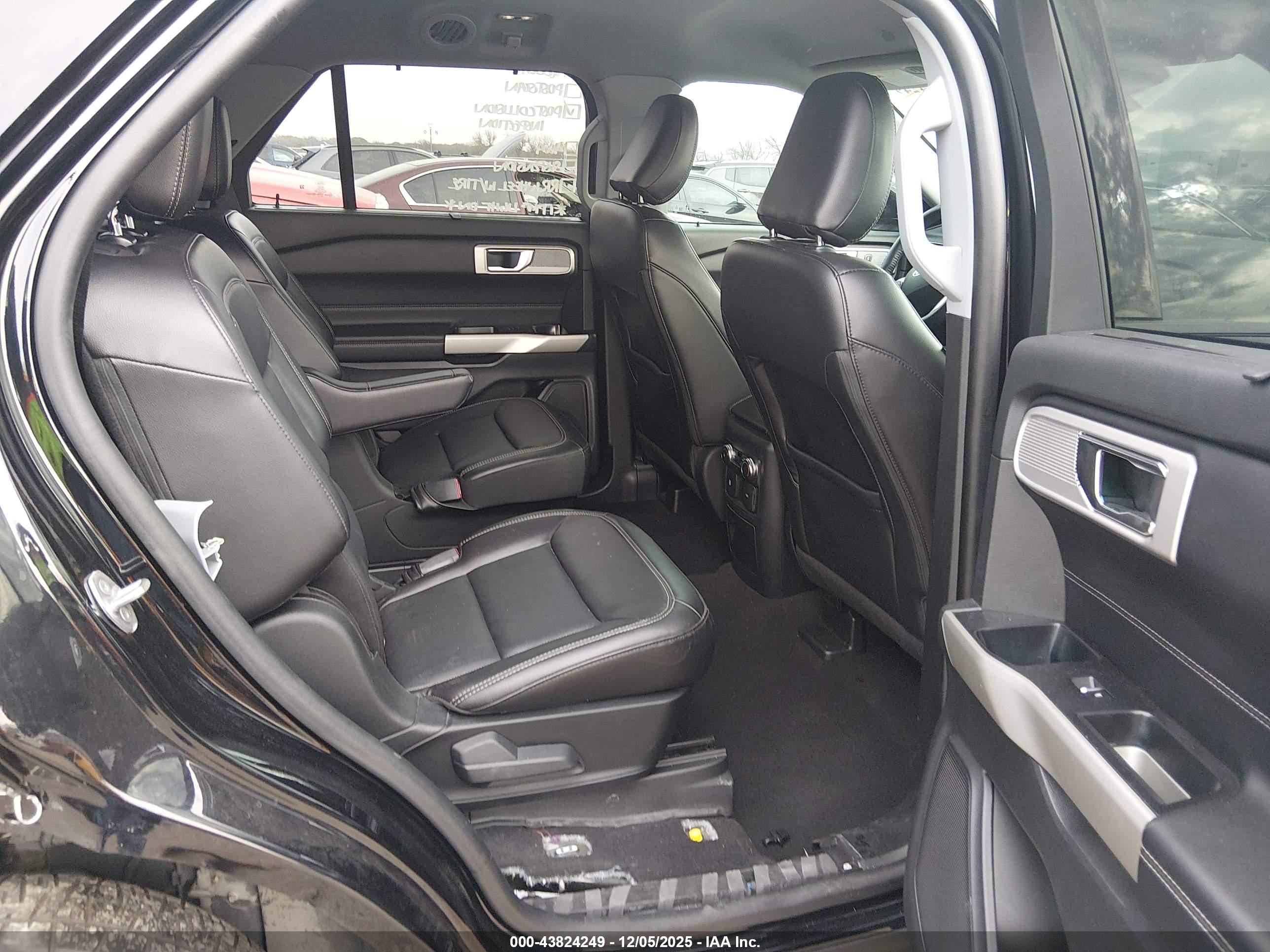FORD EXPLORER image 8