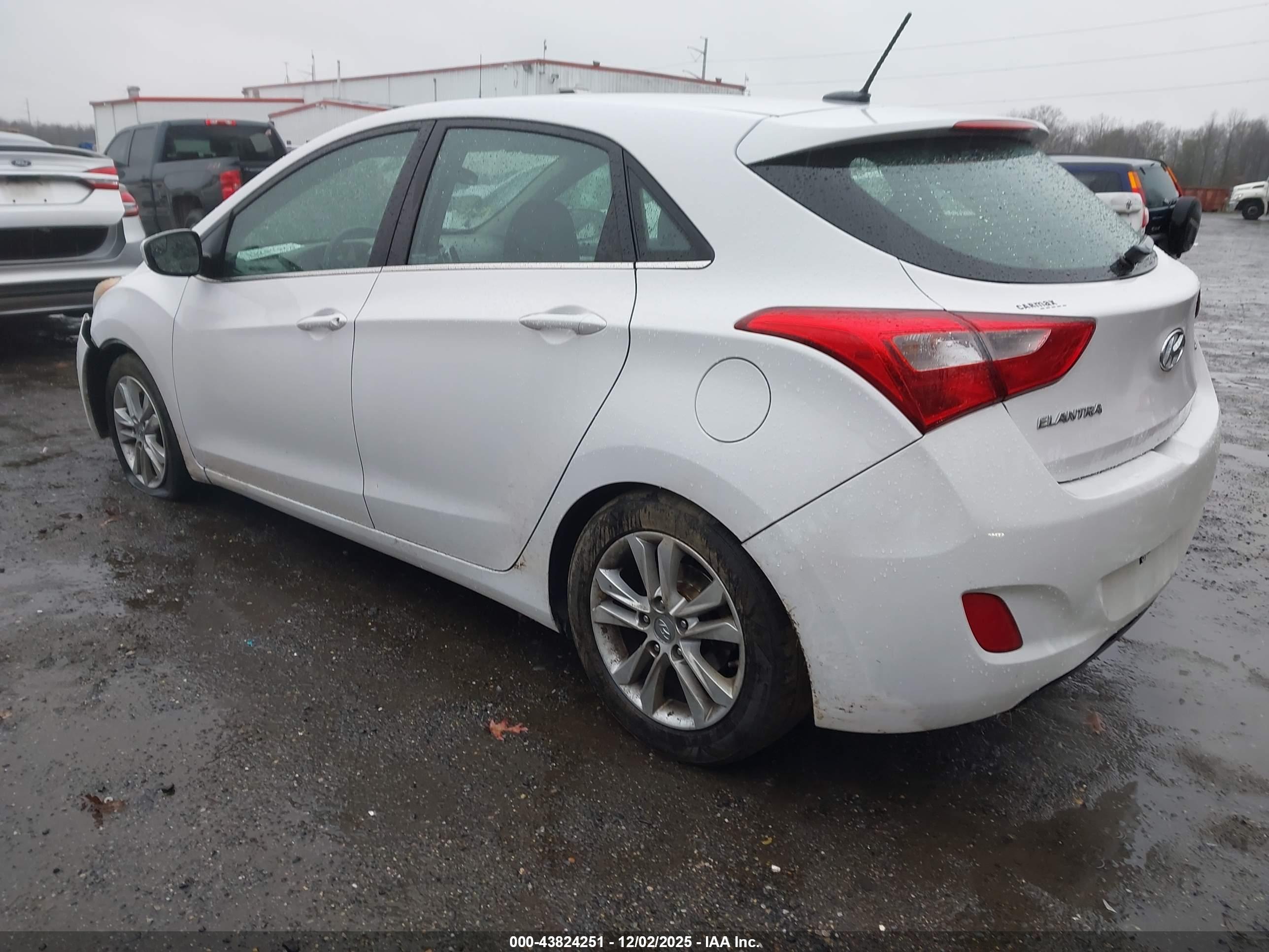 HYUNDAI ELANTRA image 3