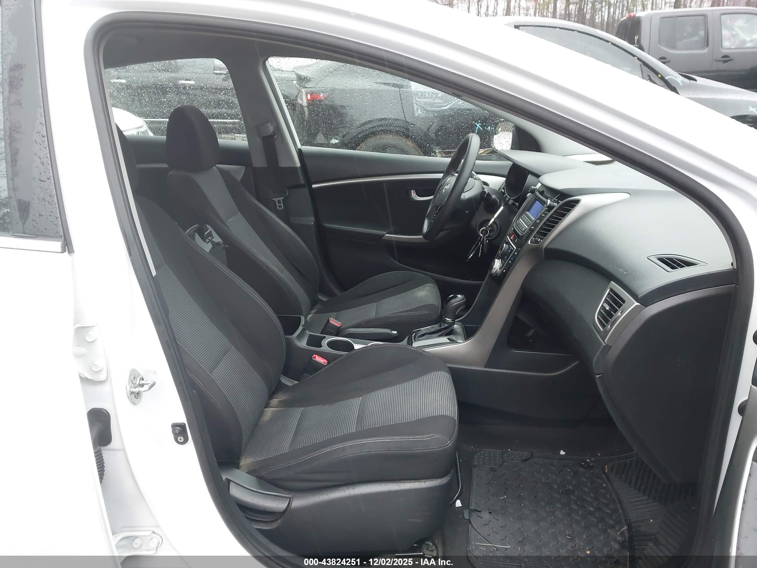 HYUNDAI ELANTRA image 5