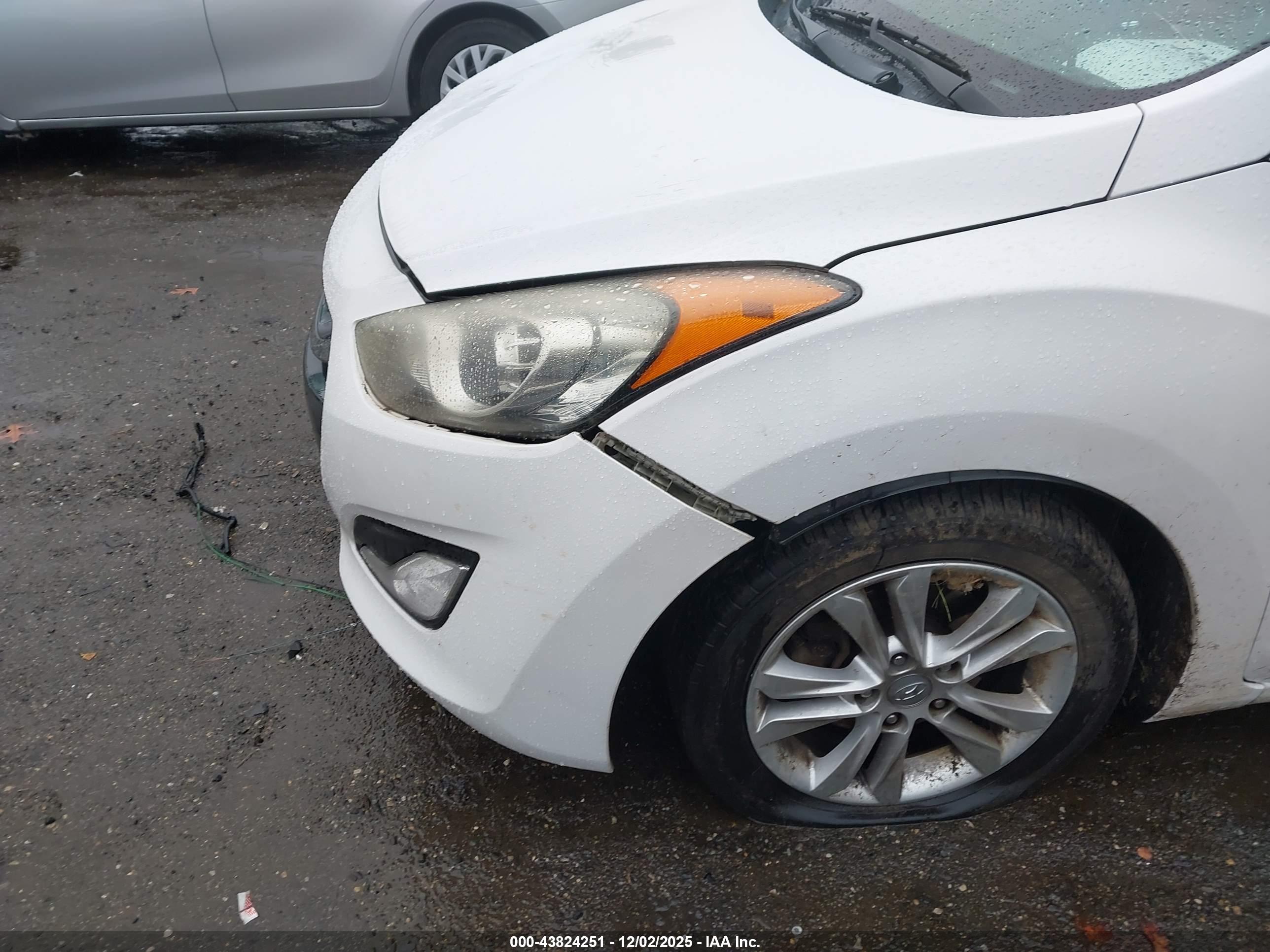 HYUNDAI ELANTRA image 6