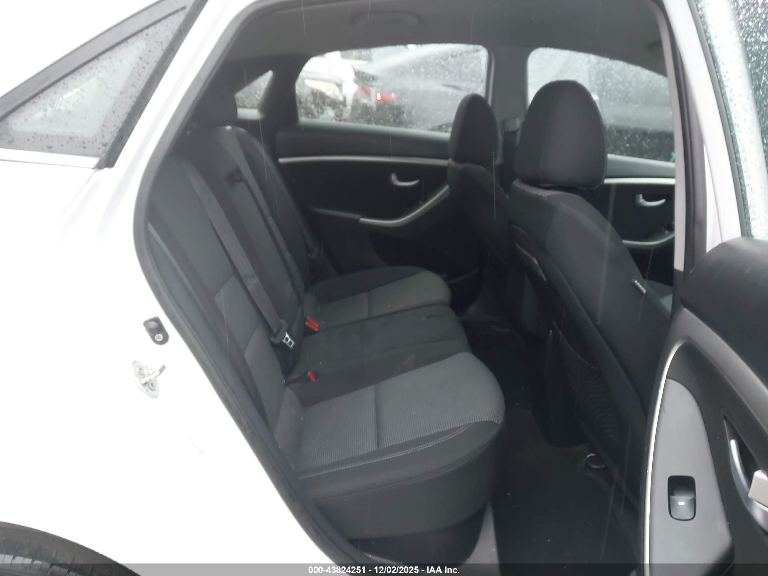 HYUNDAI ELANTRA image 8