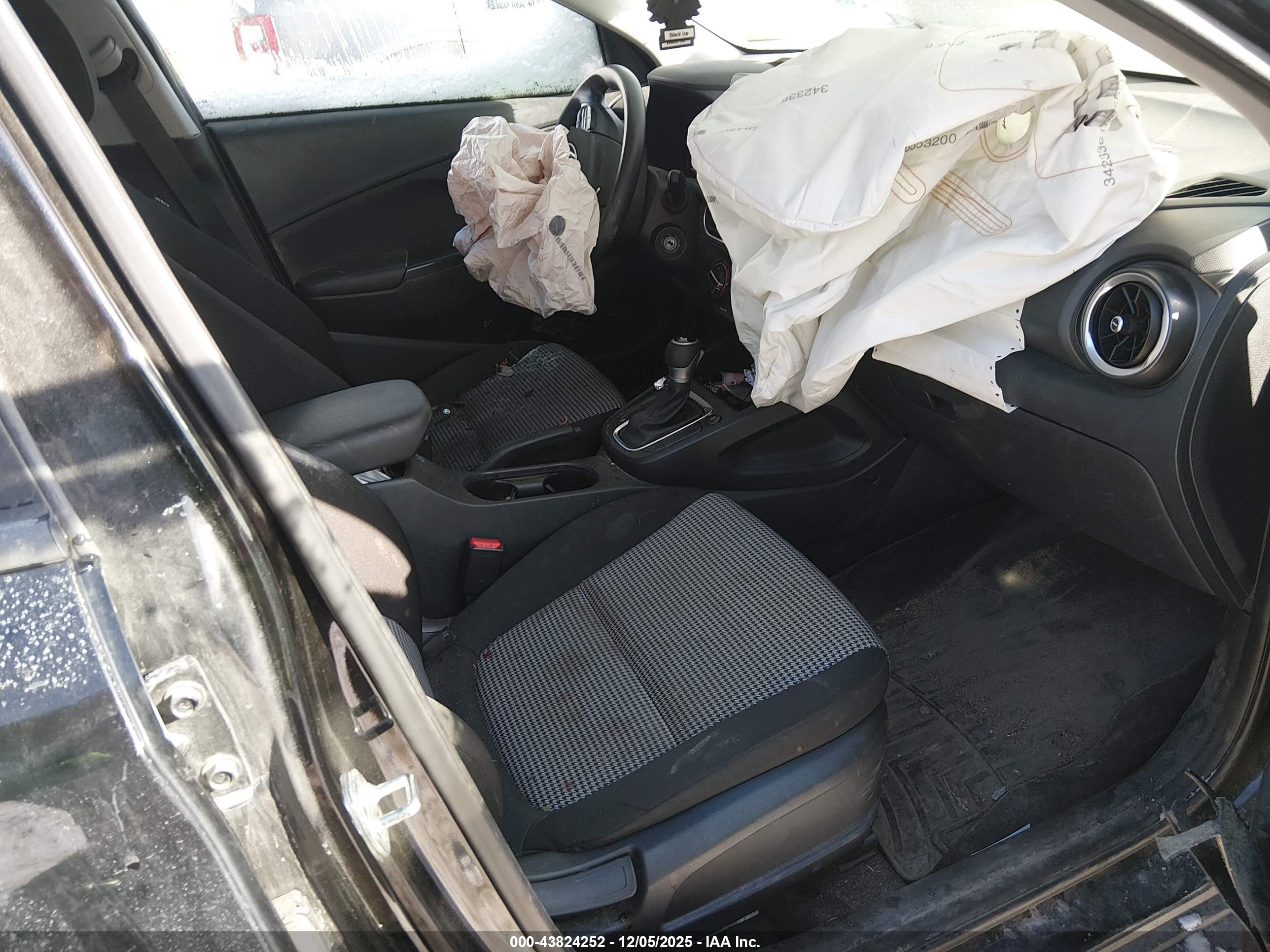 HYUNDAI KONA image 5