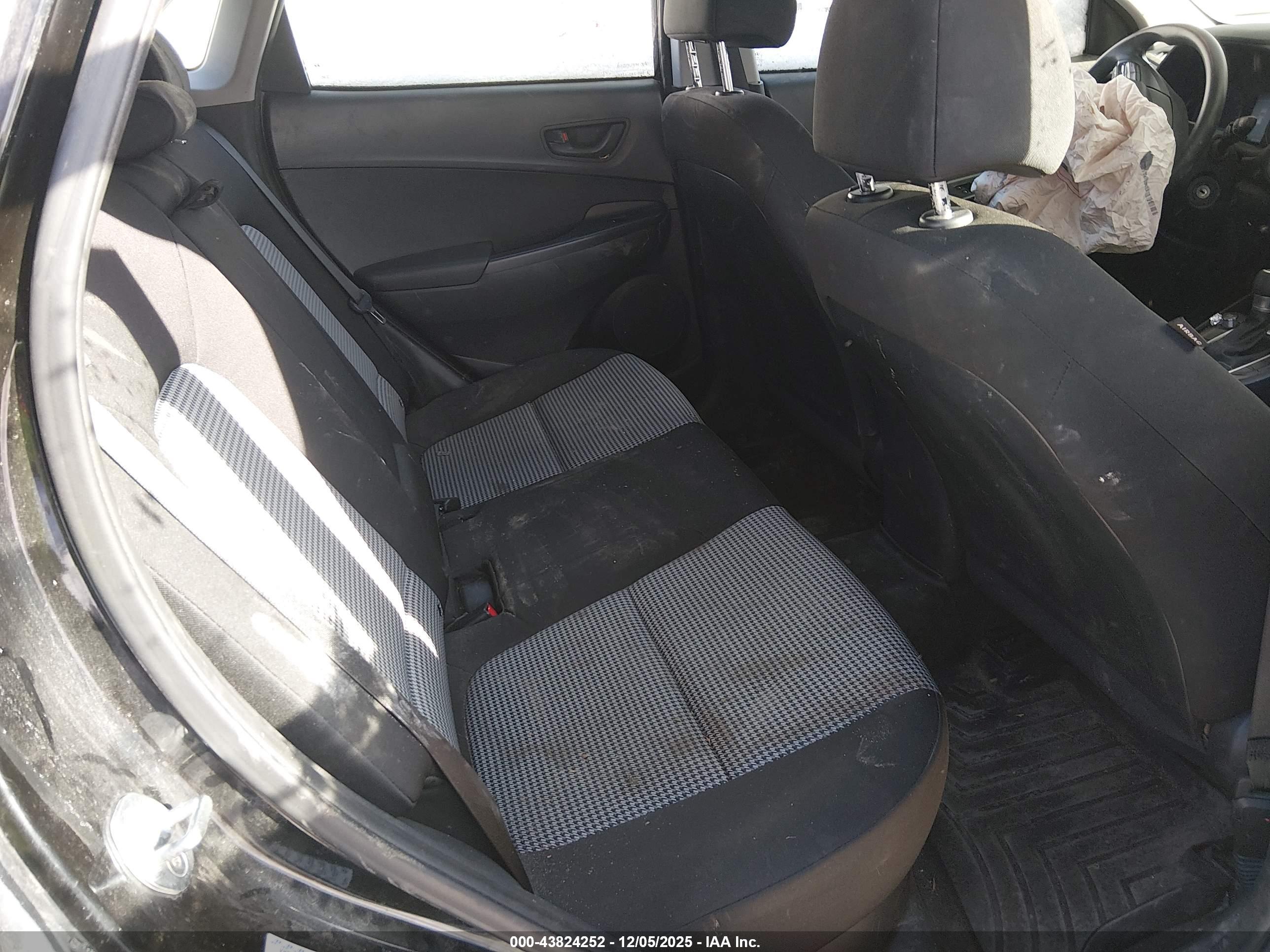 HYUNDAI KONA image 8