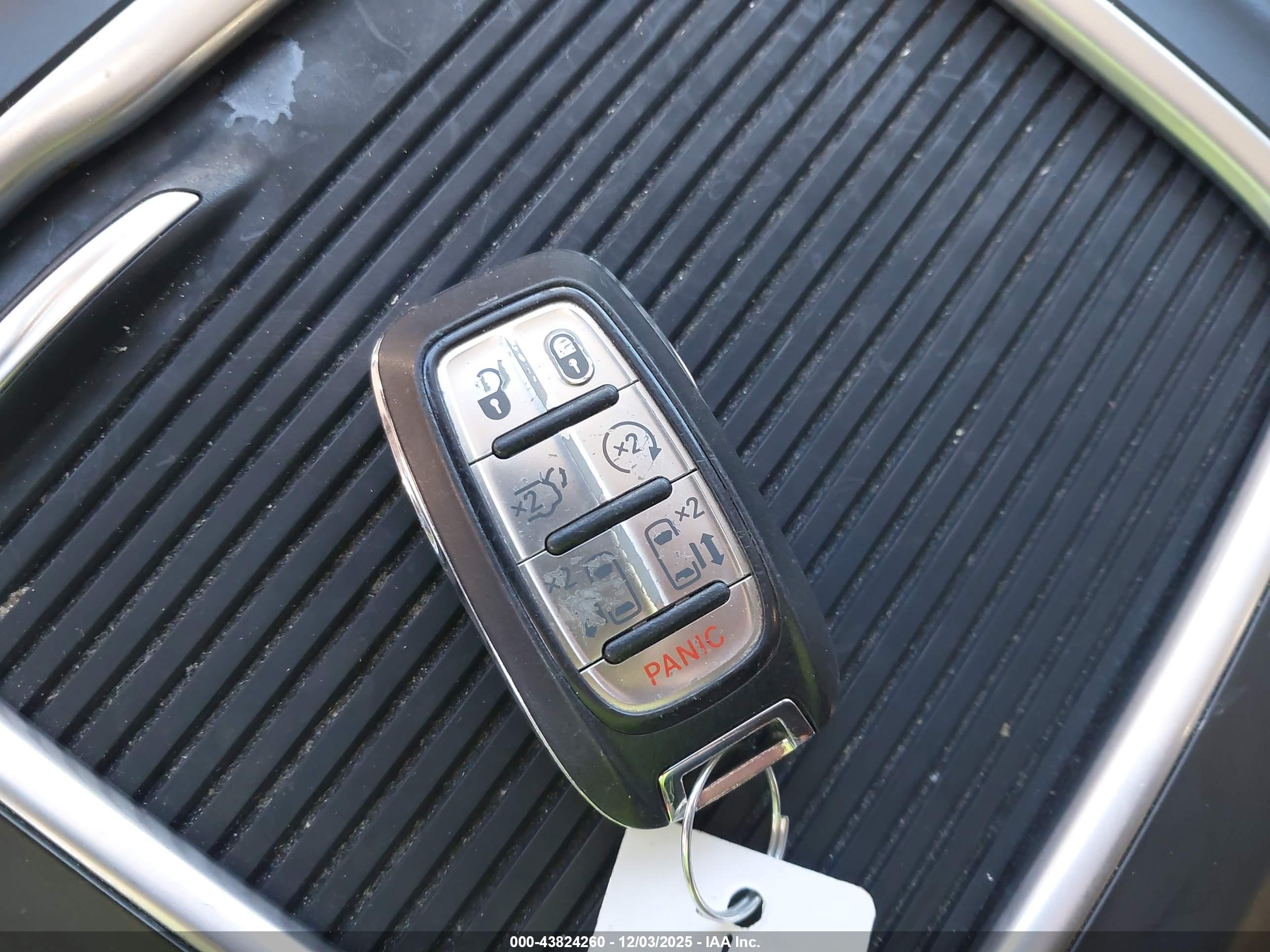 CHRYSLER PACIFICA image 11