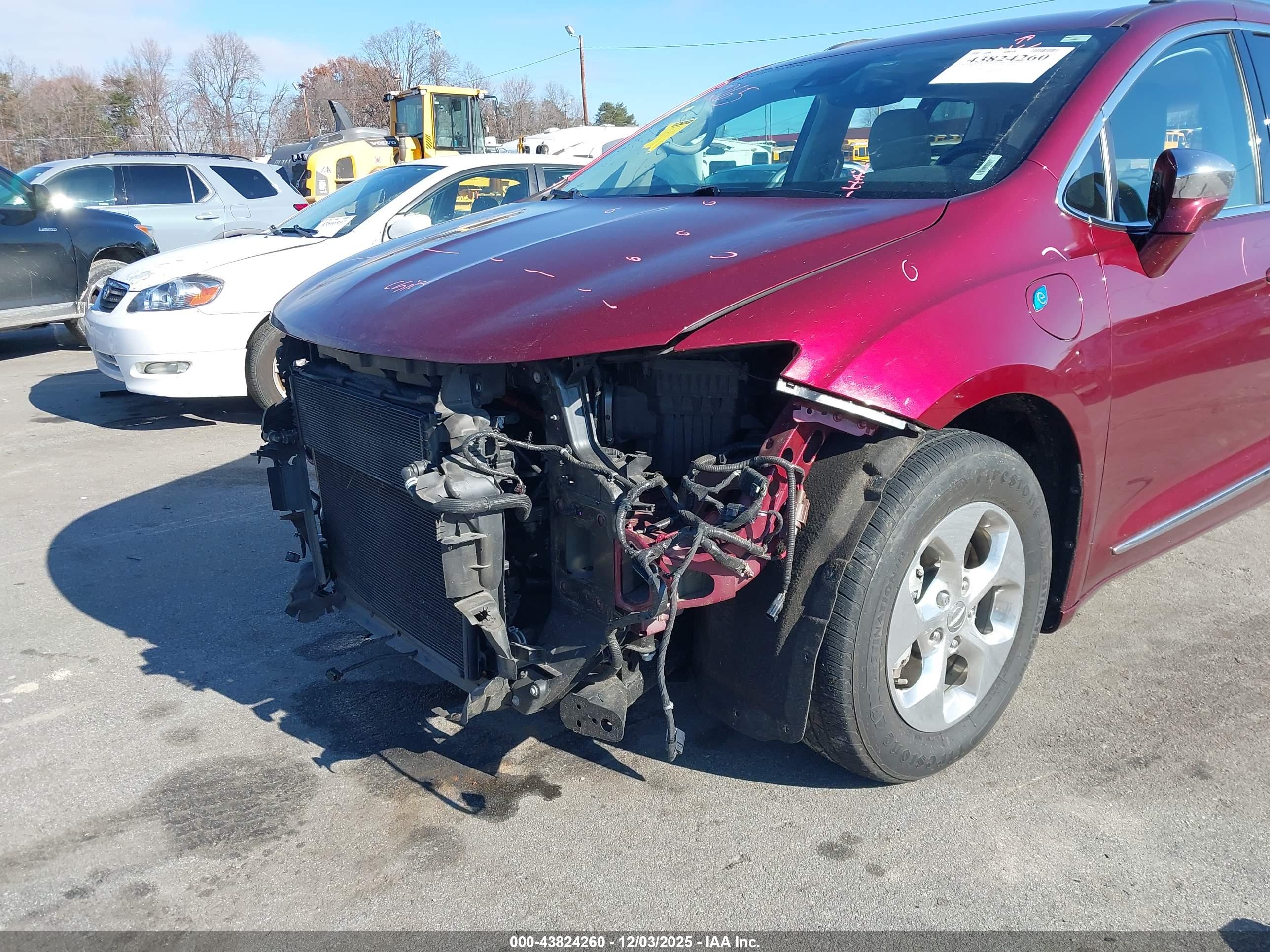 CHRYSLER PACIFICA image 6