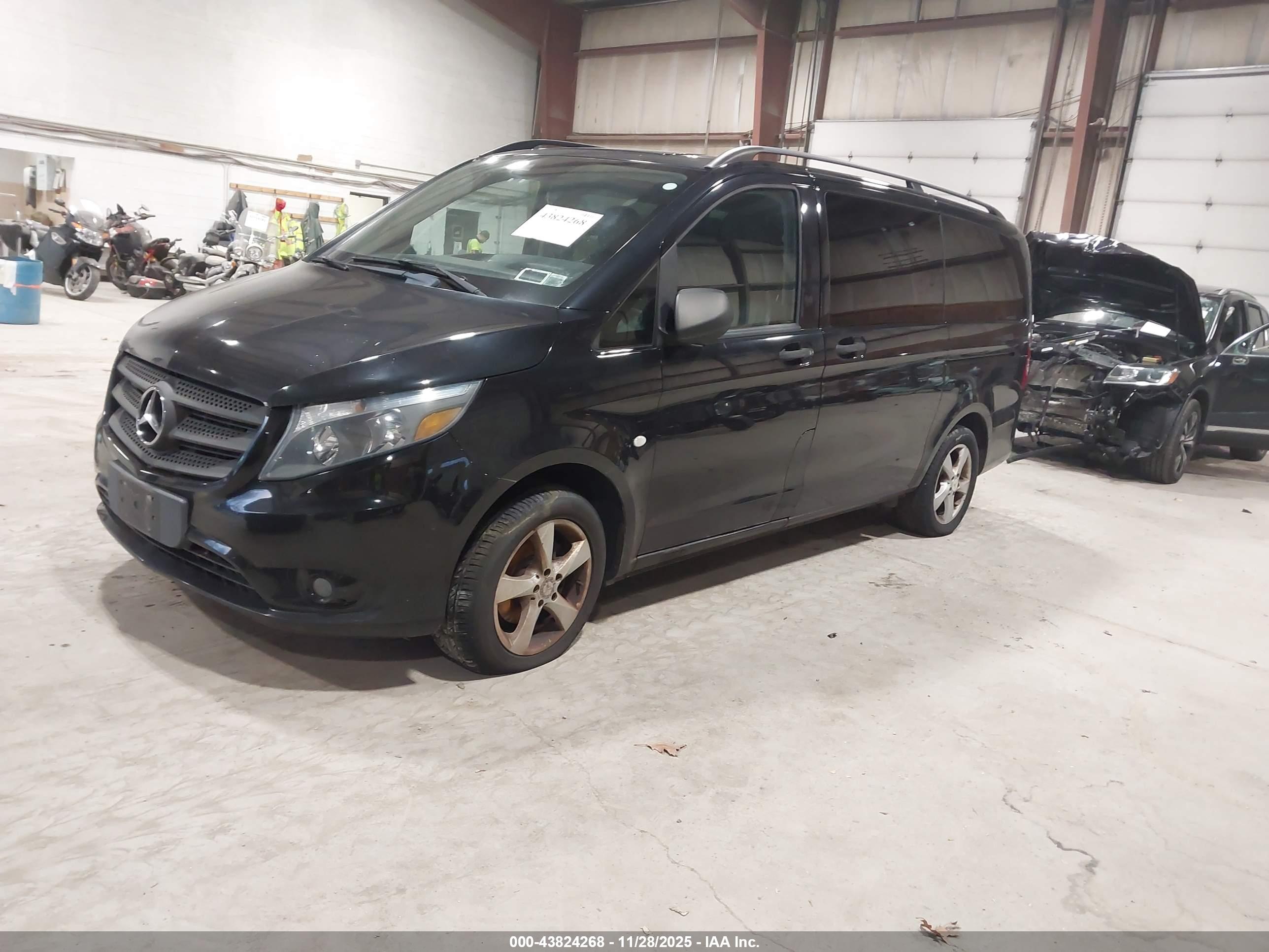 MERCEDES-BENZ METRIS image 2