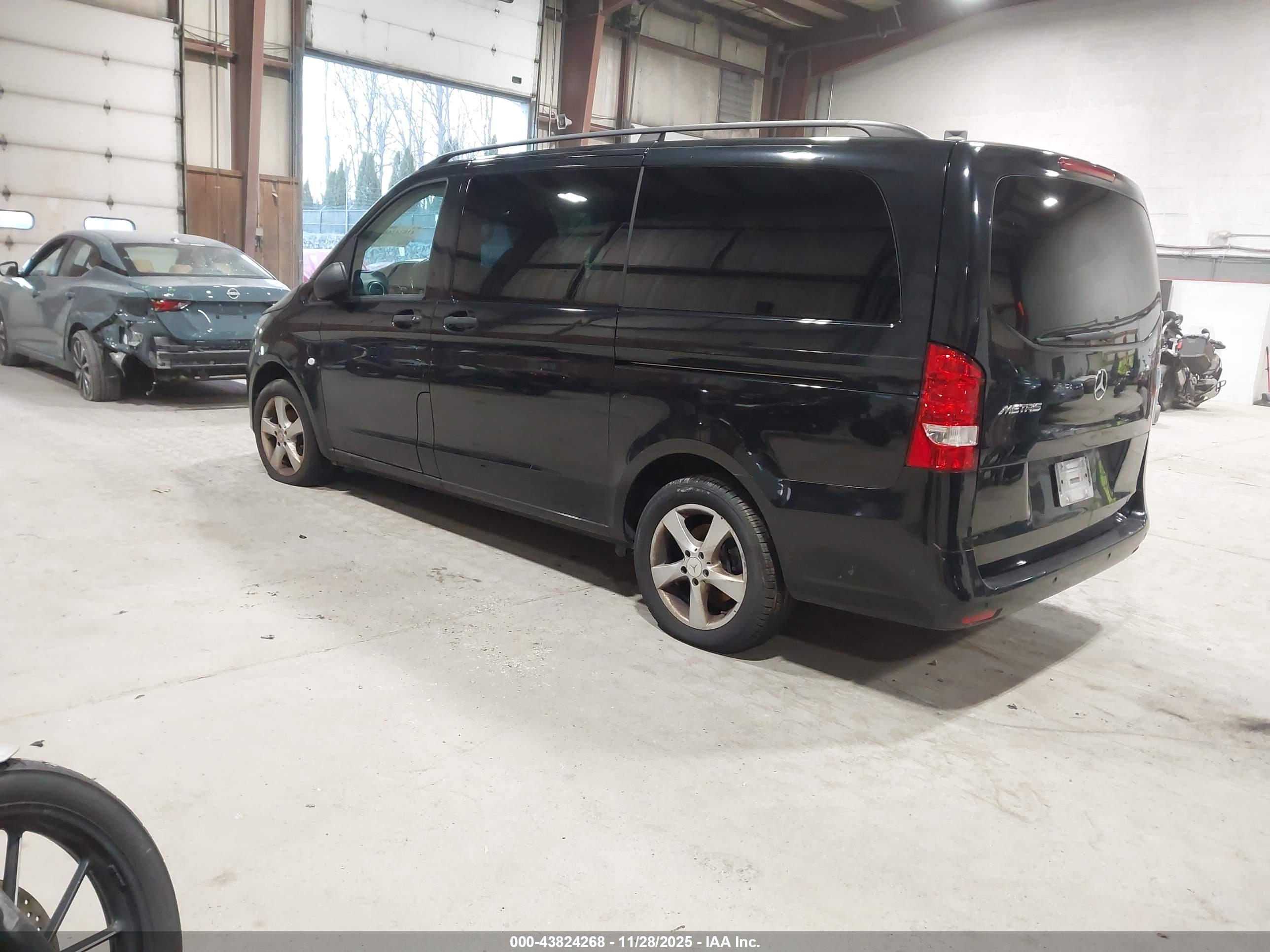 MERCEDES-BENZ METRIS image 3