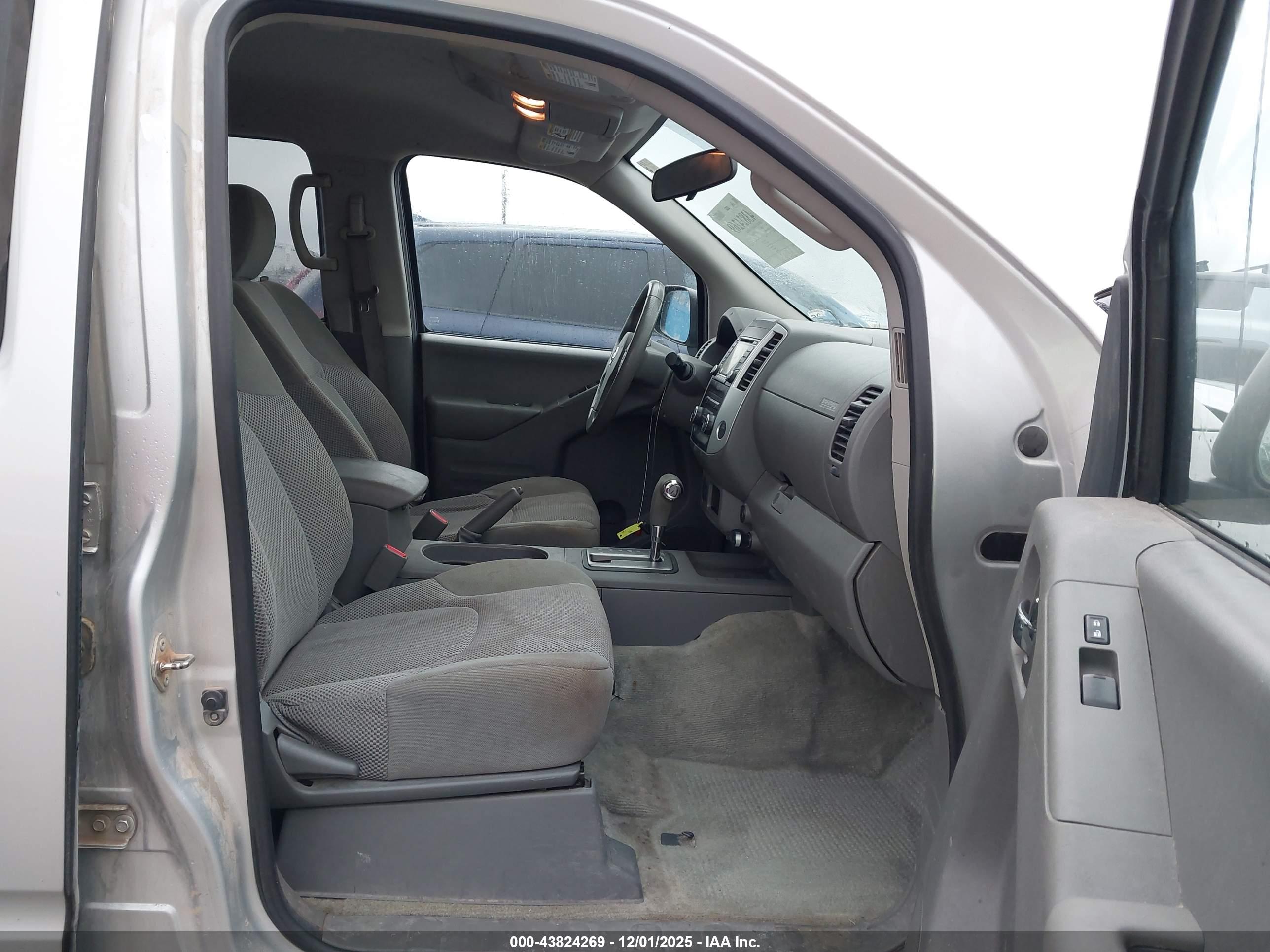 NISSAN FRONTIER image 5