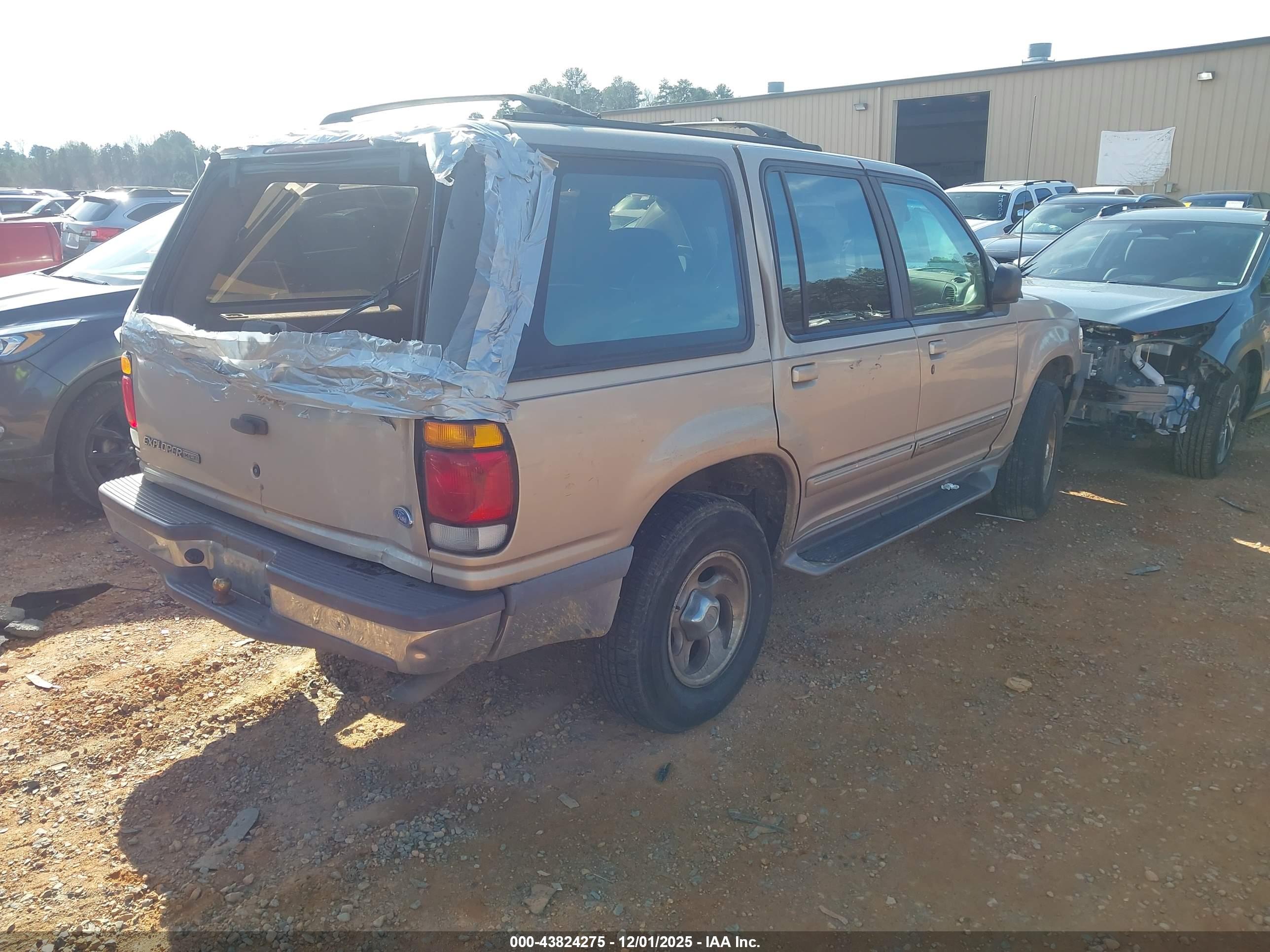 FORD EXPLORER image 4