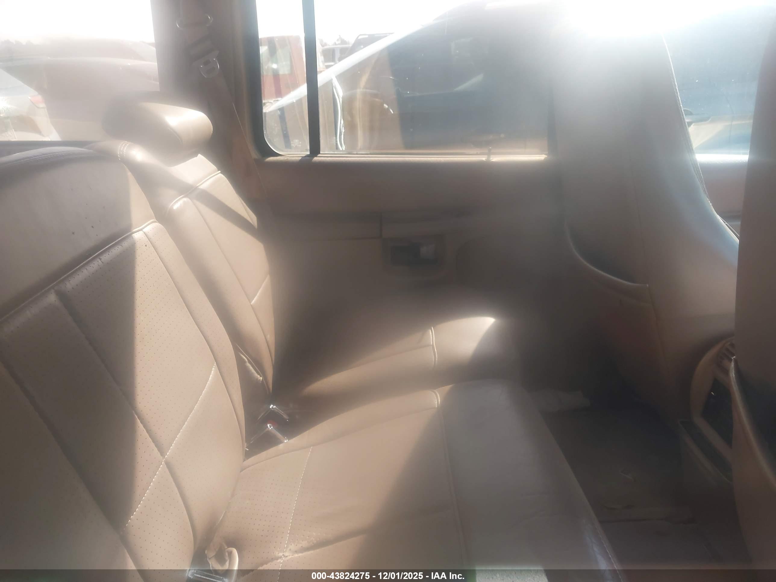 FORD EXPLORER image 8