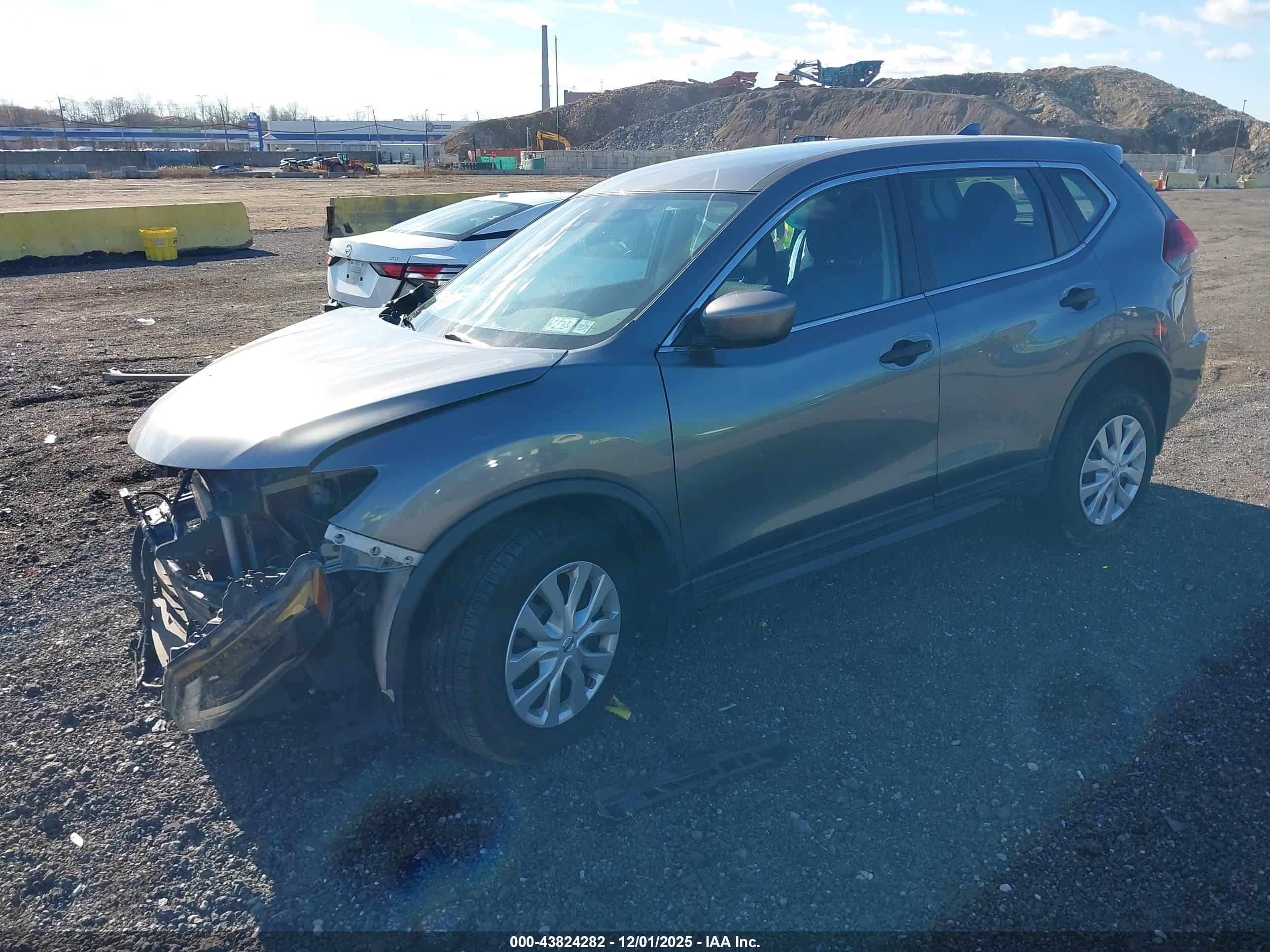 NISSAN ROGUE image 2