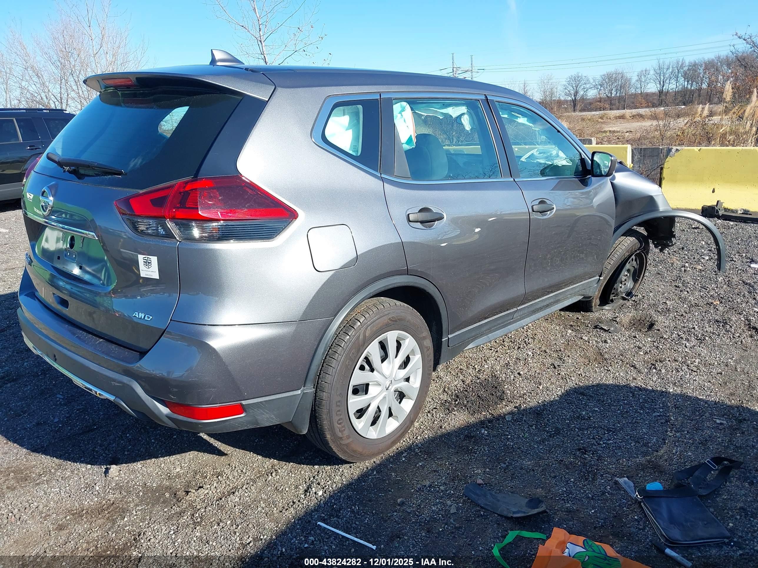 NISSAN ROGUE image 4