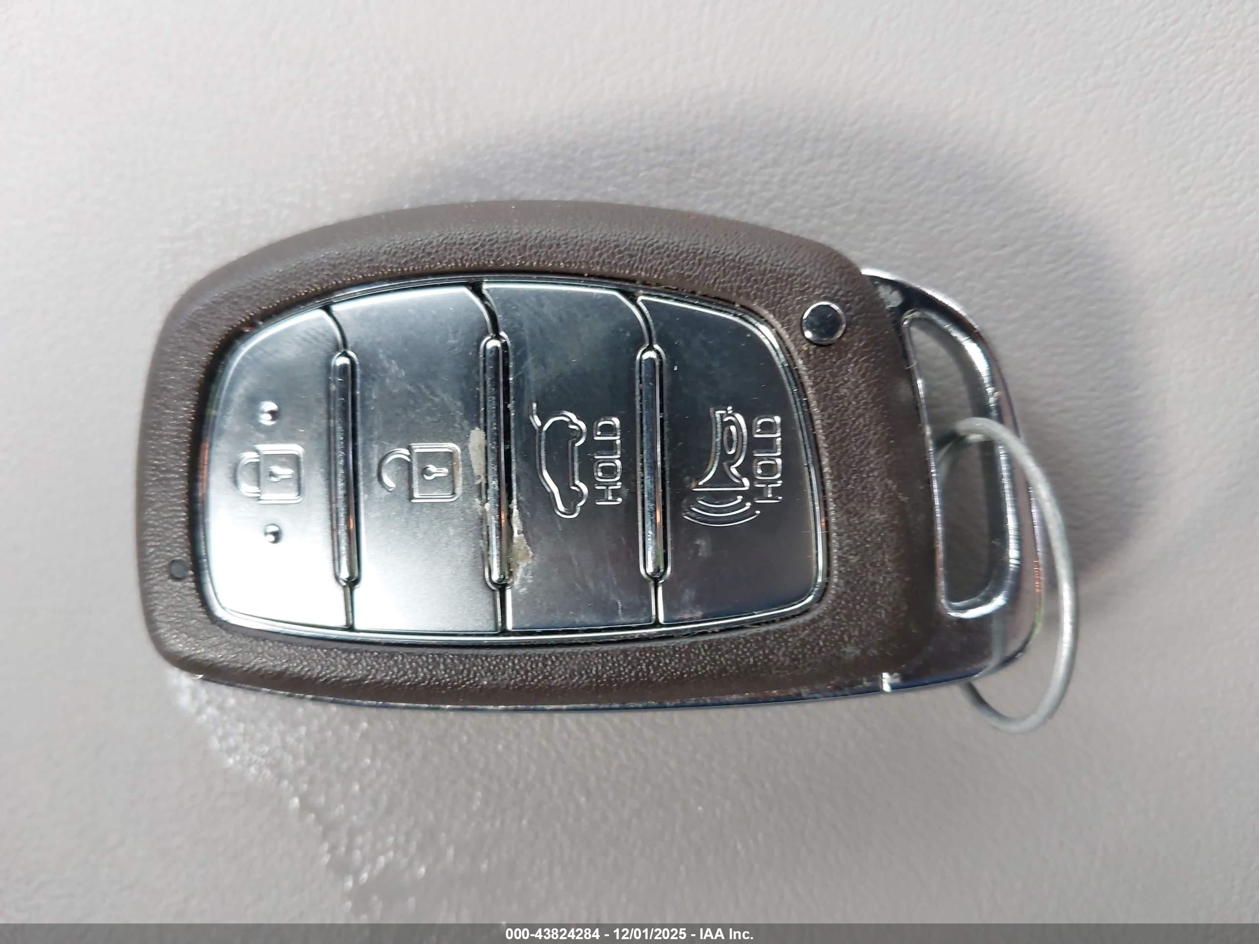 HYUNDAI TUCSON image 11