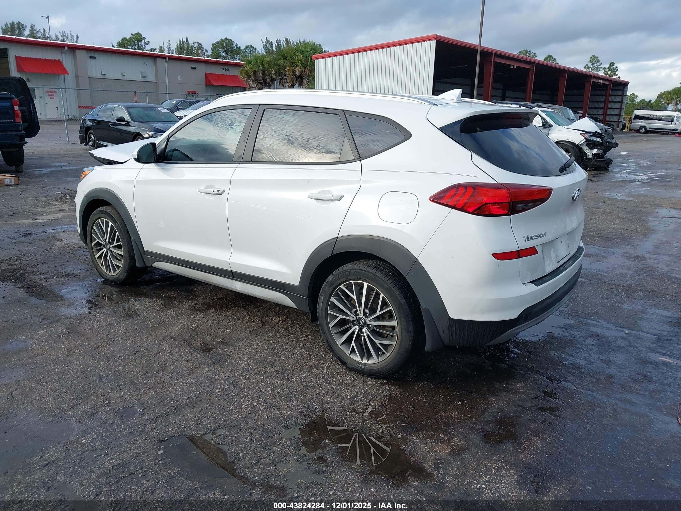 HYUNDAI TUCSON image 3
