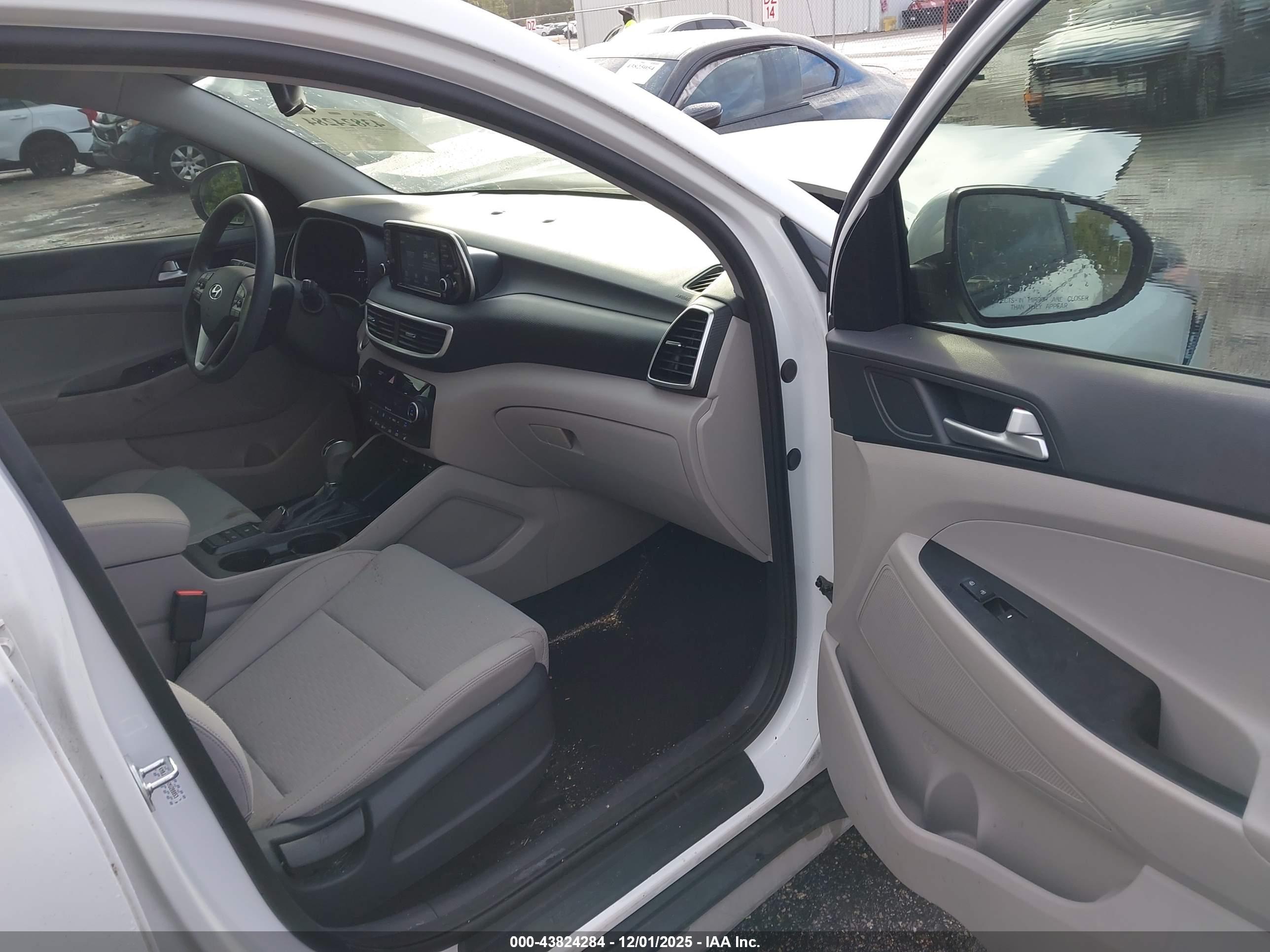 HYUNDAI TUCSON image 5