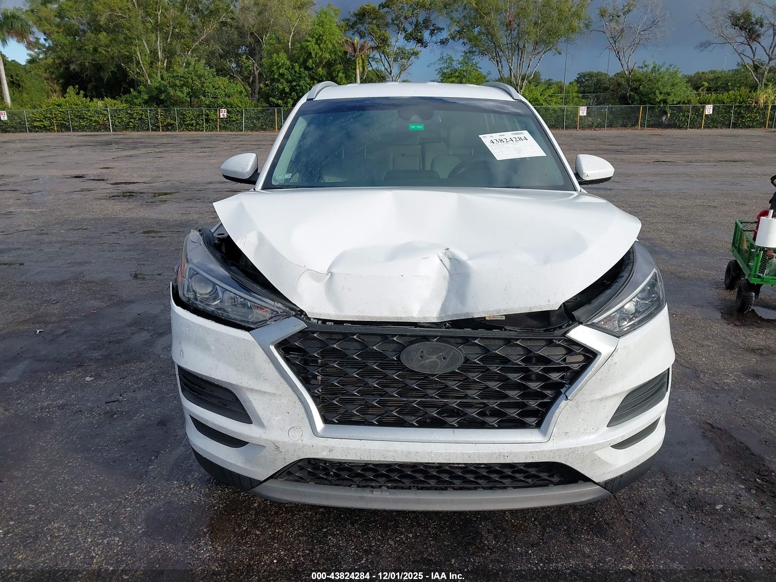HYUNDAI TUCSON image 6