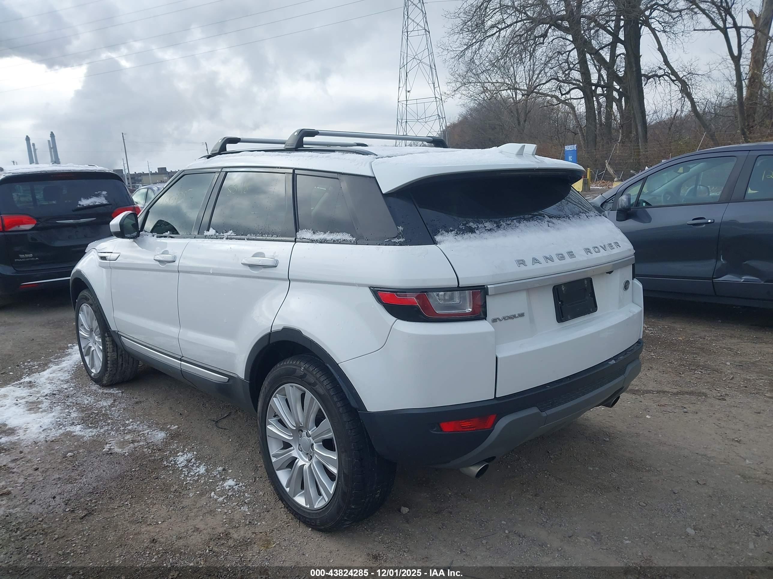 LAND ROVER image 3