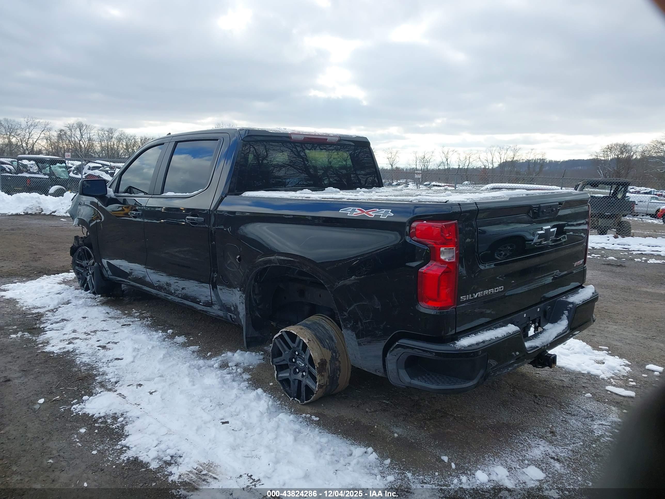 CHEVROLET SILVERADO image 3