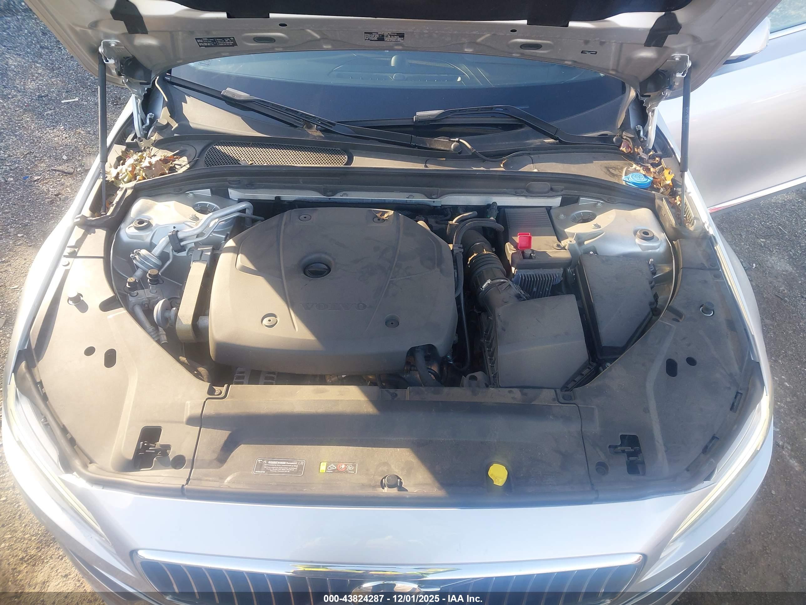 VOLVO S90 image 10