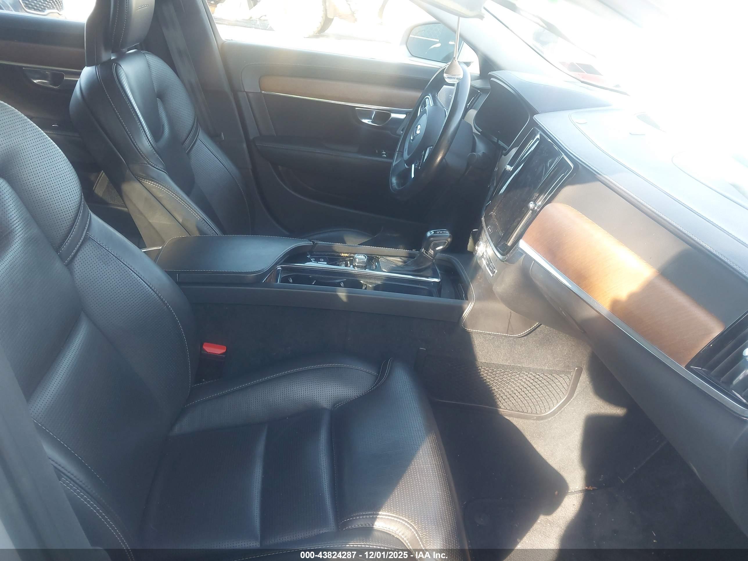 VOLVO S90 image 5
