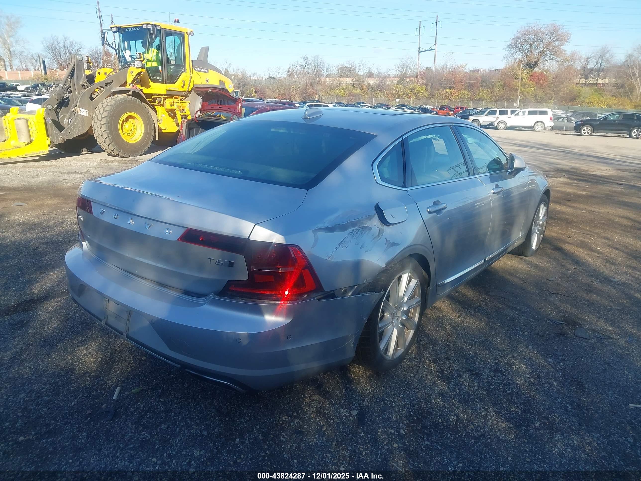 VOLVO S90 image 6