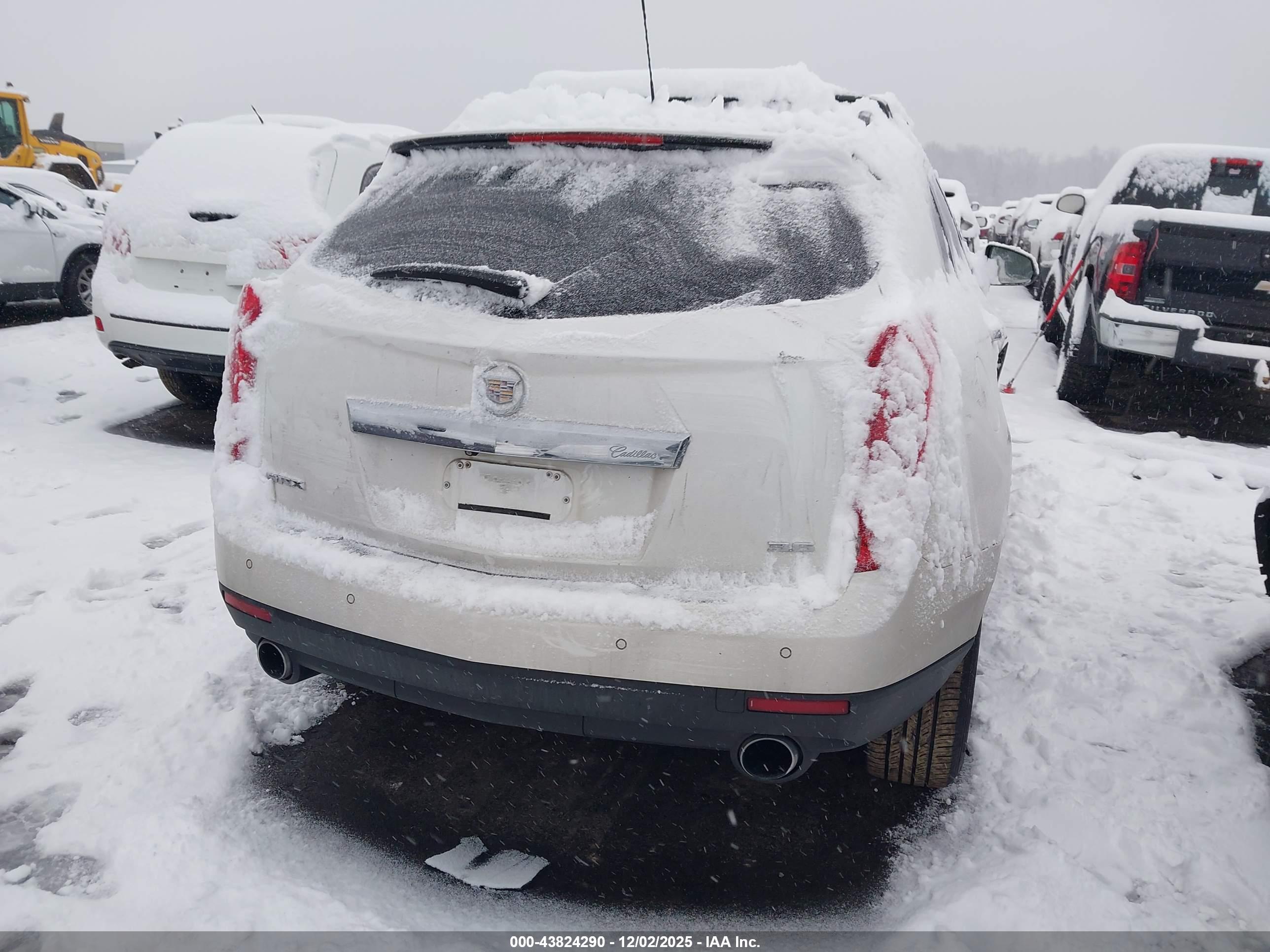 CADILLAC SRX image 4