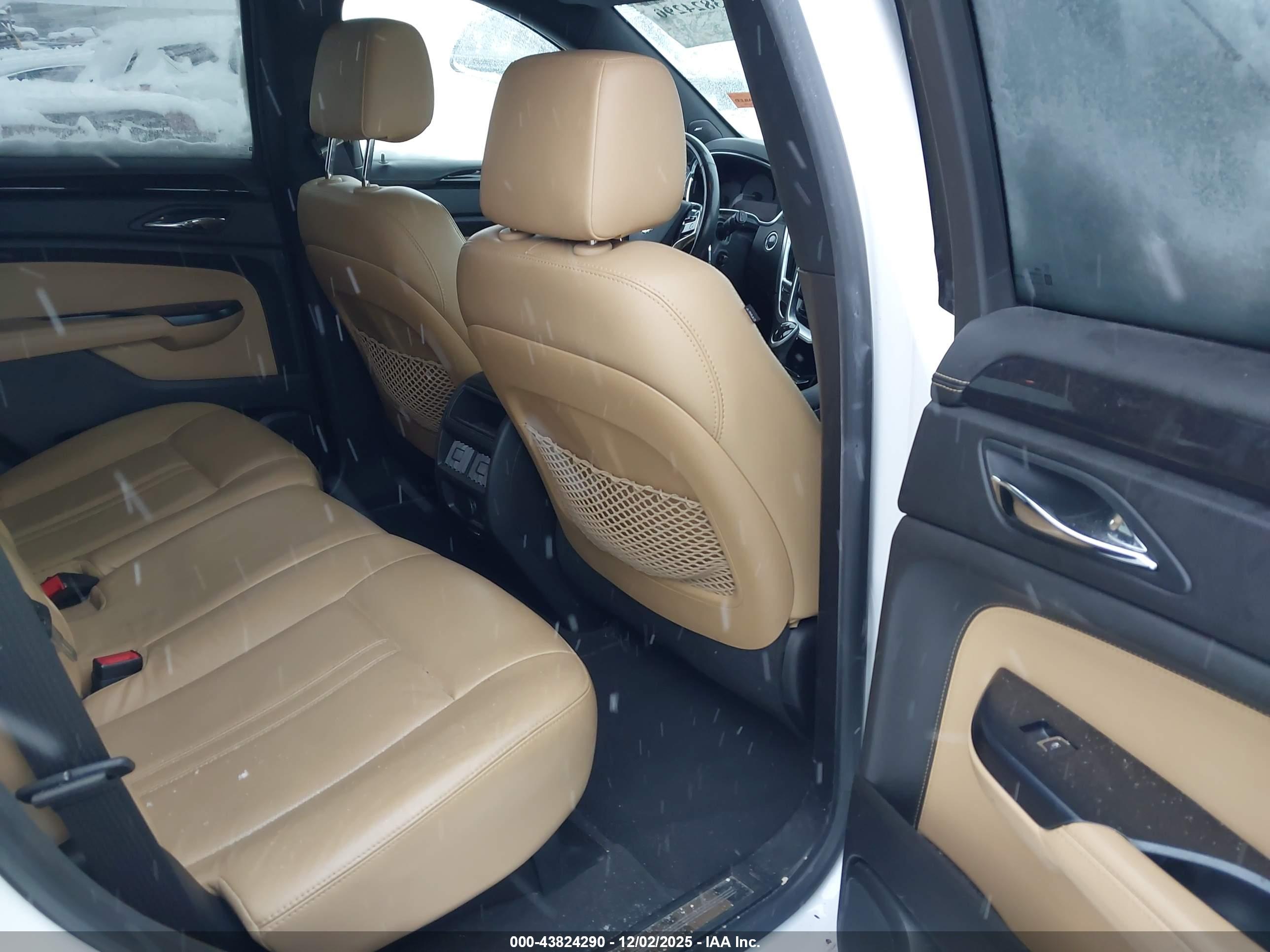CADILLAC SRX image 8
