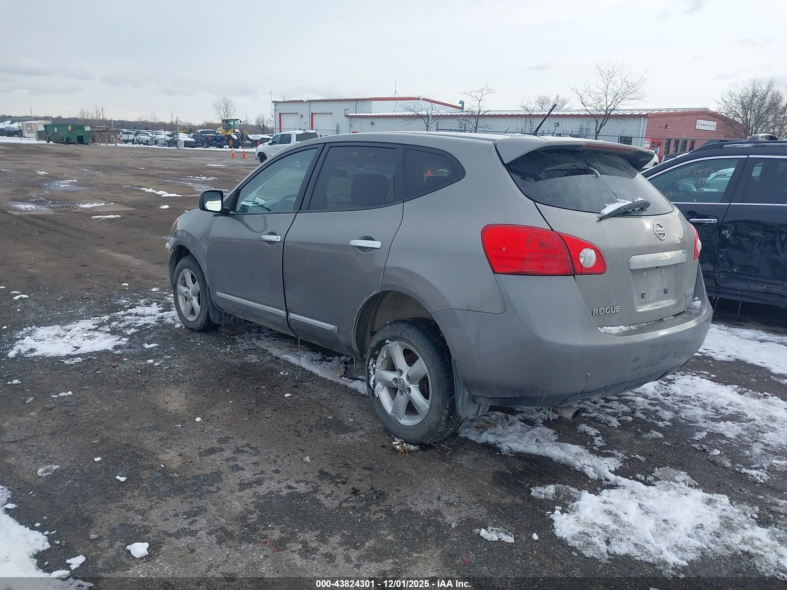 NISSAN ROGUE image 3