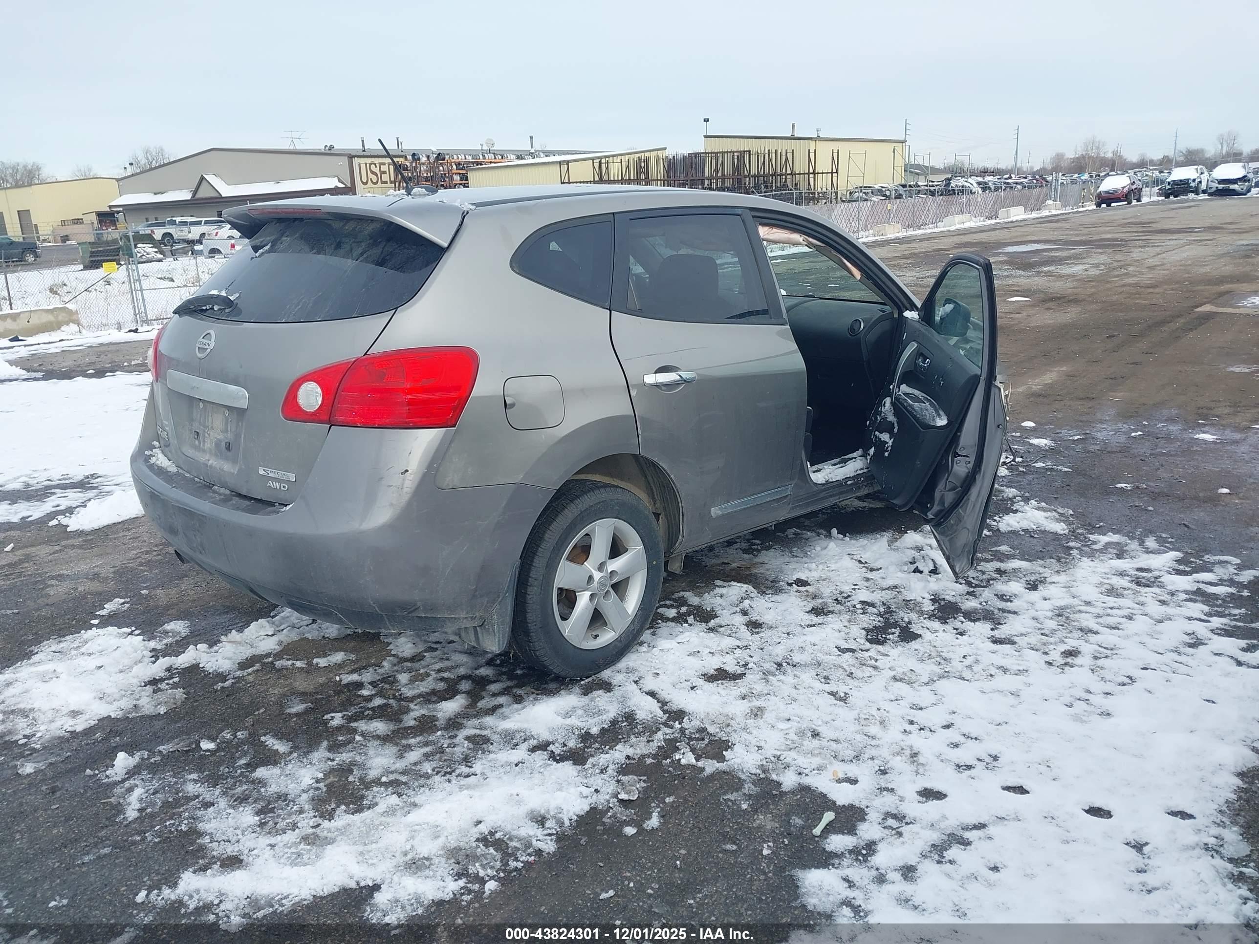 NISSAN ROGUE image 4