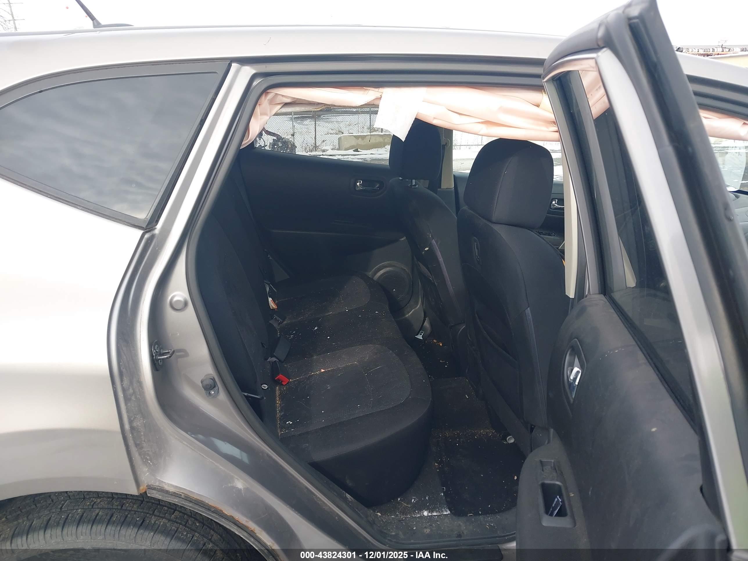 NISSAN ROGUE image 8