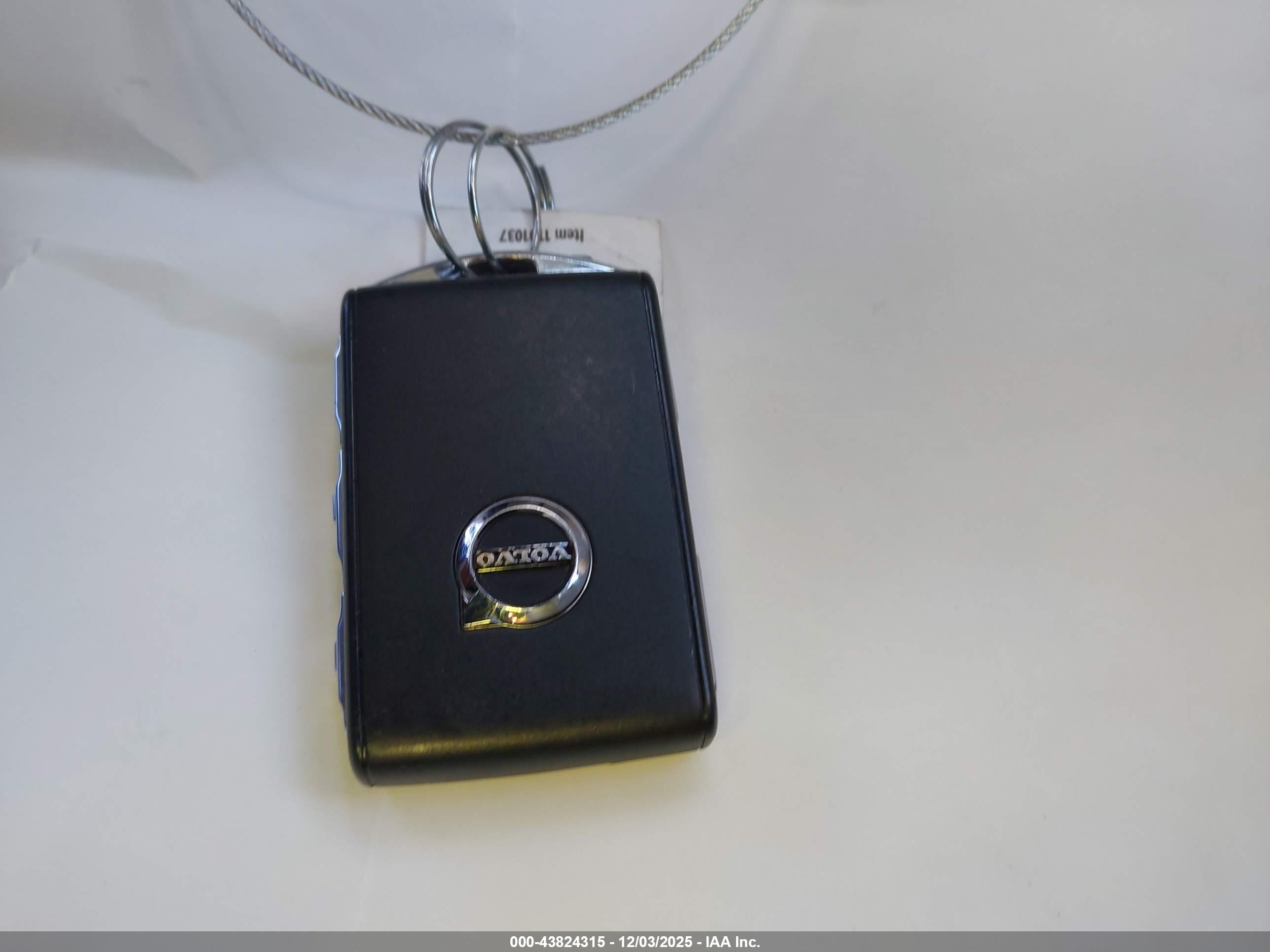 VOLVO S60 image 11