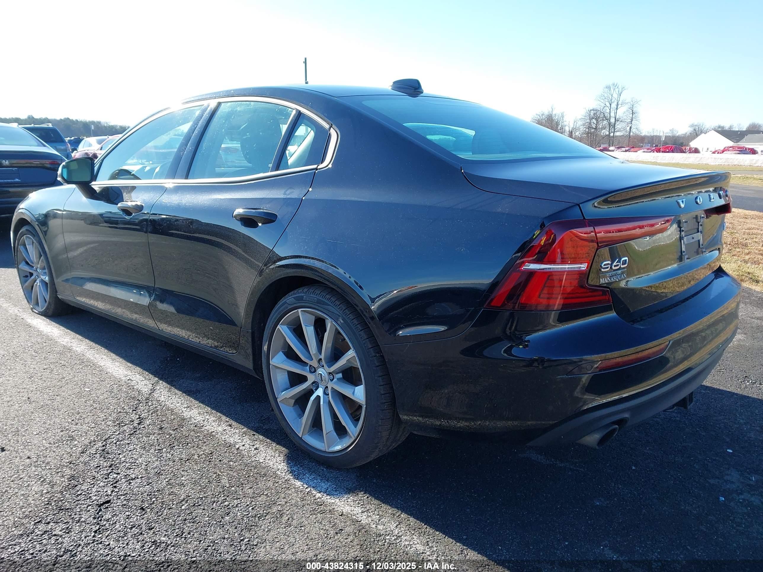 VOLVO S60 image 3