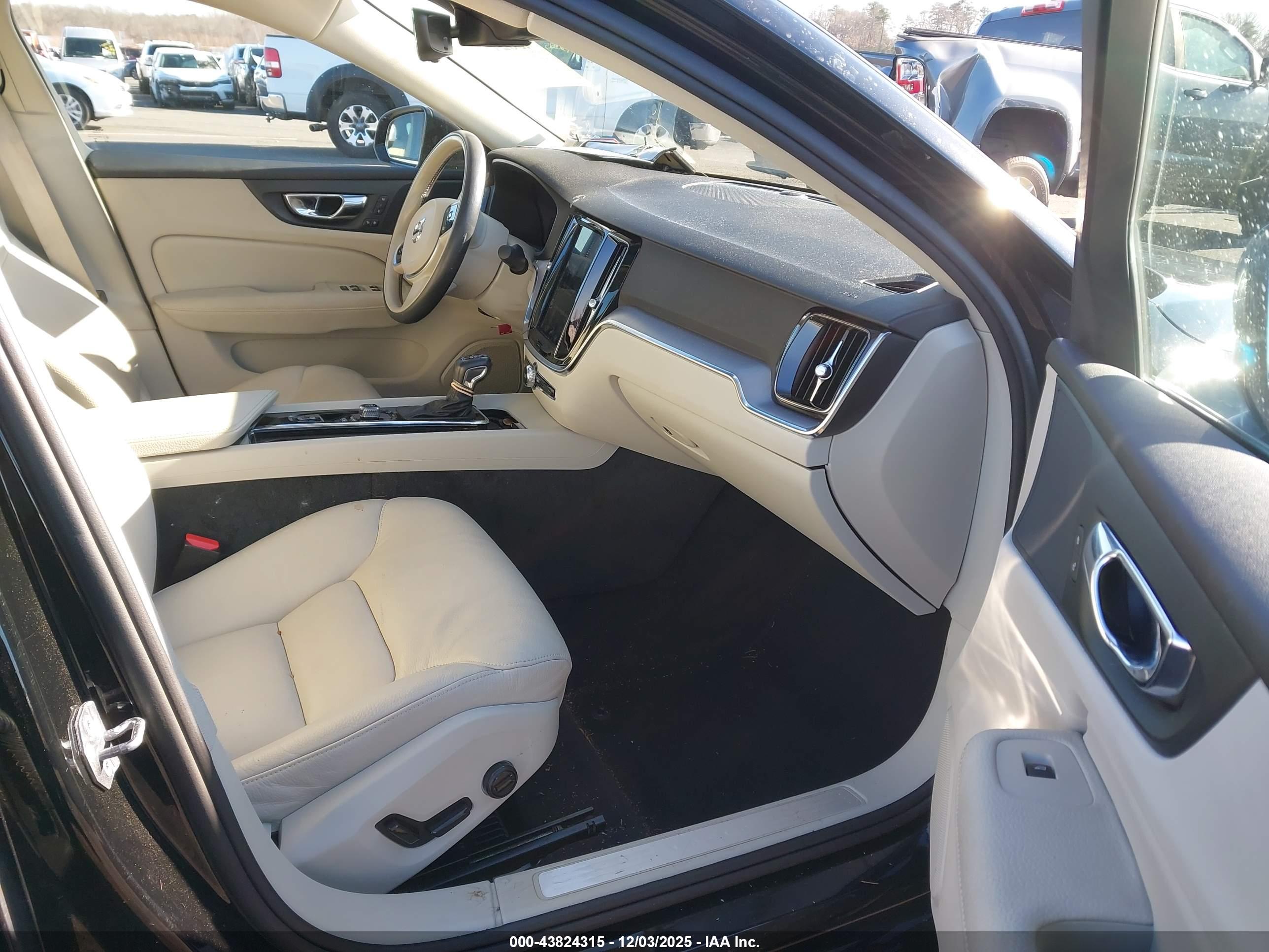 VOLVO S60 image 5