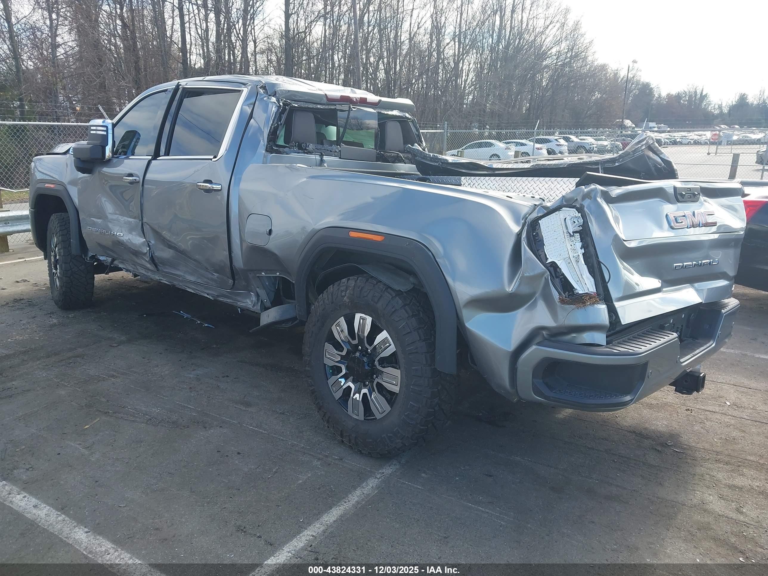 GMC SIERRA image 3