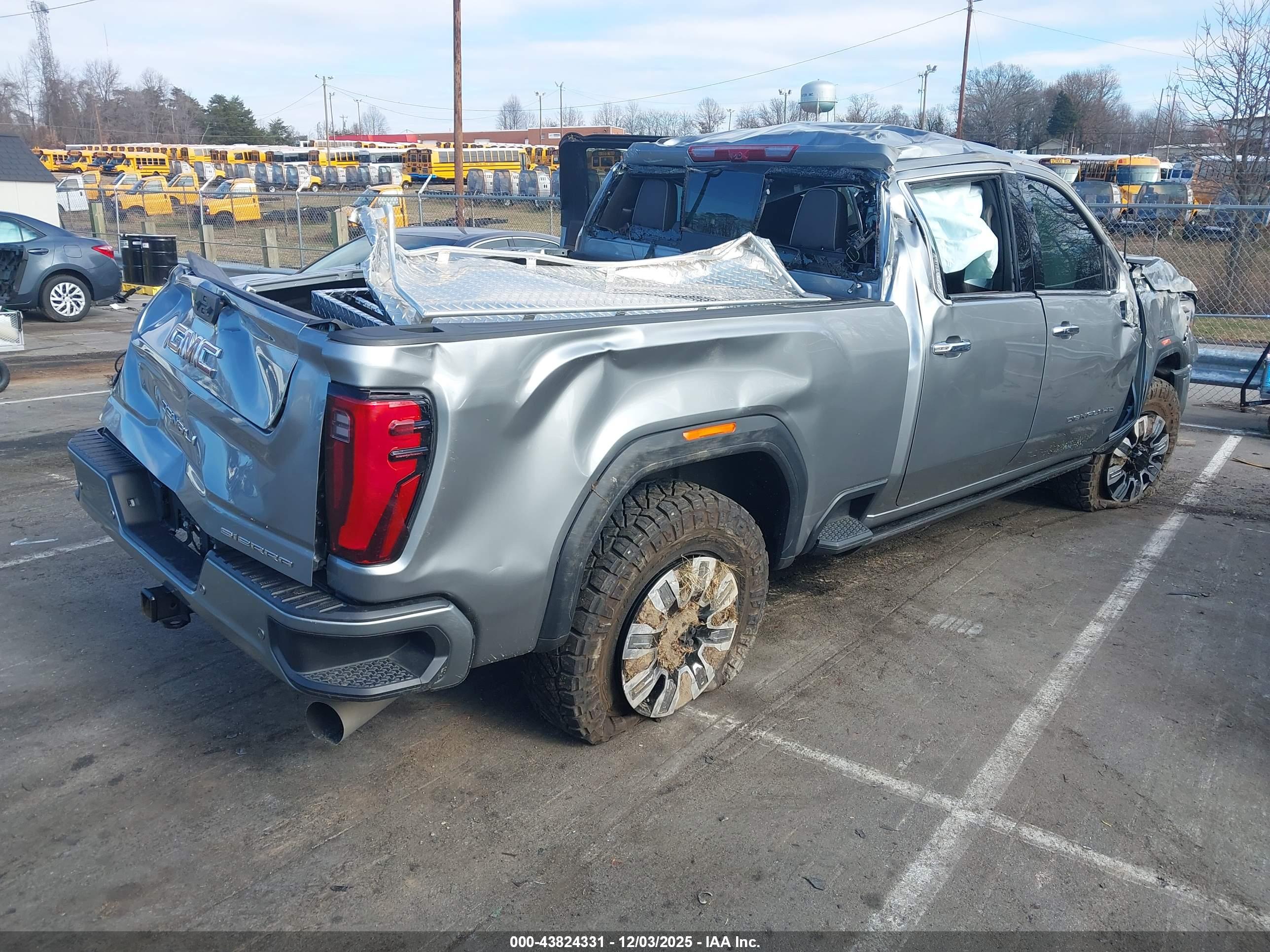 GMC SIERRA image 4